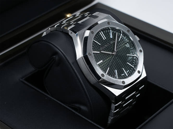 Audemars Piguet Royal Oak Ref. 15510ST.OO.1320ST.09 Stainless Steel Khaki Green Dial Pre-owned o2z7vqrb