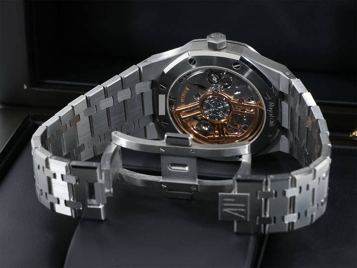 Audemars Piguet Royal Oak Ref. 15510ST.OO.1320ST.09 Stainless Steel Khaki Green Dial Pre-owned o2z7vqrb