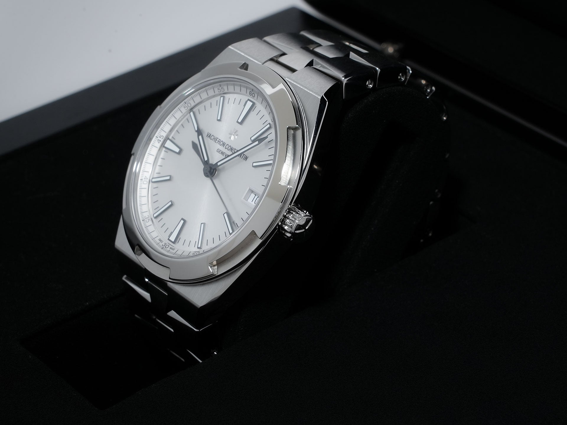 ヴァシュロンコンスタンタン オーヴァーシーズ Ref.4500V/110A-B126 ステンレススチール シルバー文字盤 未使用 3yf2xcx7