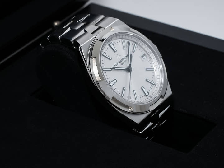 ヴァシュロンコンスタンタン オーヴァーシーズ Ref.4500V/110A-B126 ステンレススチール シルバー文字盤 未使用 3yf2xcx7