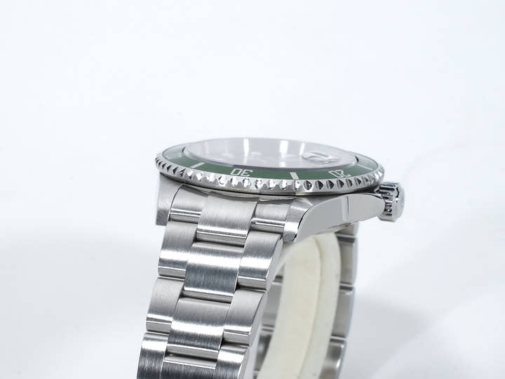 Rolex Submariner Date Ref. 16610LV Stainless Steel Black Dial Excellent Condition wja4b3mc