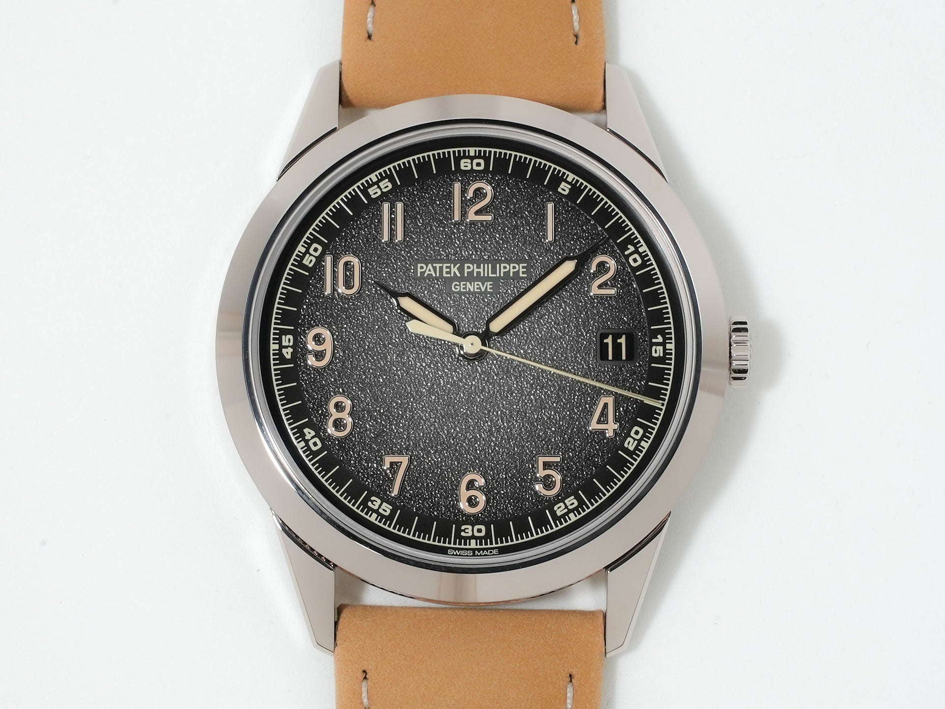 Patek Philippe Calatrava Ref. 5226G-001 in white gold with a black gradient textured lacquer and anthracite dial in excellent condition (nsa8mg66)