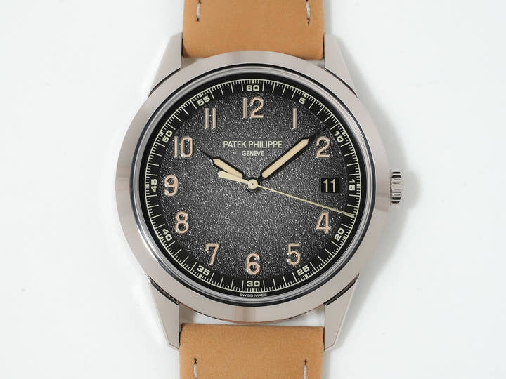 Patek Philippe Calatrava Ref. 5226G-001 in white gold with a black gradient textured lacquer and anthracite dial in excellent condition (nsa8mg66)