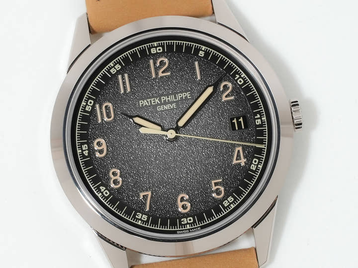 Patek Philippe Calatrava Ref. 5226G-001 in white gold with a black gradient textured lacquer and anthracite dial in excellent condition (nsa8mg66)