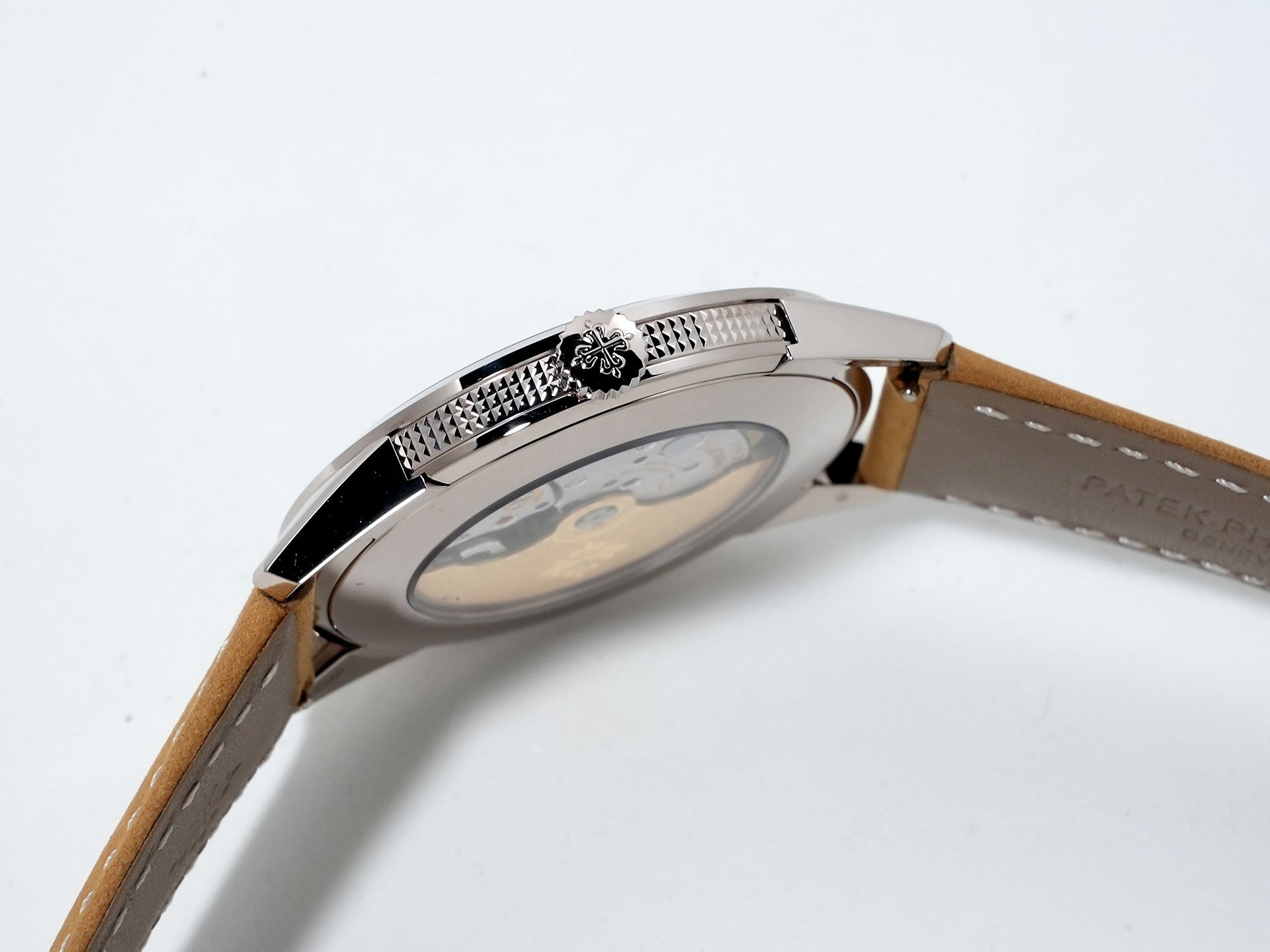 Patek Philippe Calatrava Ref. 5226G-001 in white gold with a black gradient textured lacquer and anthracite dial in excellent condition (nsa8mg66)