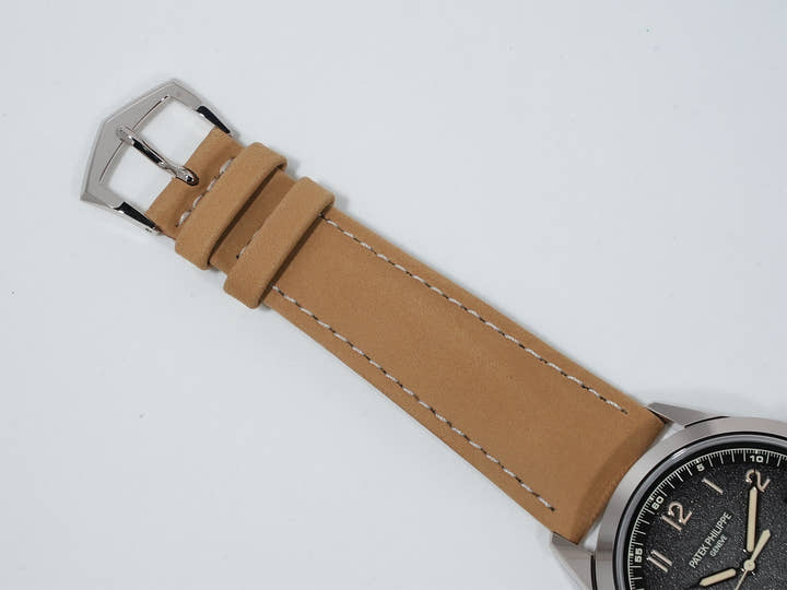 Patek Philippe Calatrava Ref. 5226G-001 in white gold with a black gradient textured lacquer and anthracite dial in excellent condition (nsa8mg66)