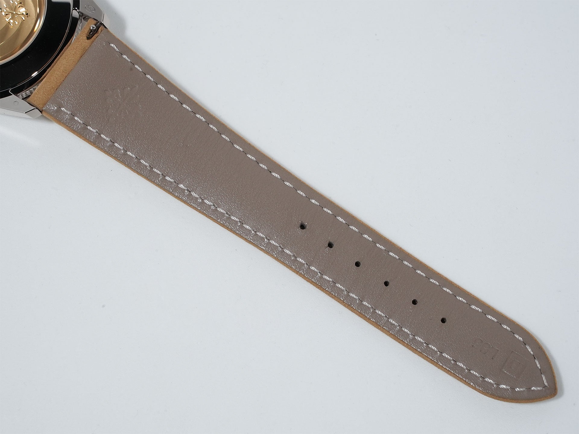 Patek Philippe Calatrava Ref. 5226G-001 in white gold with a black gradient textured lacquer and anthracite dial in excellent condition (nsa8mg66)