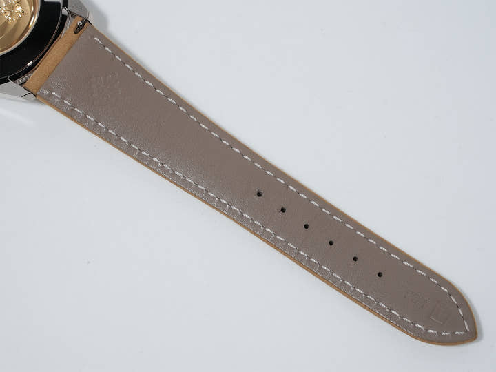 Patek Philippe Calatrava Ref. 5226G-001 in white gold with a black gradient textured lacquer and anthracite dial in excellent condition (nsa8mg66)