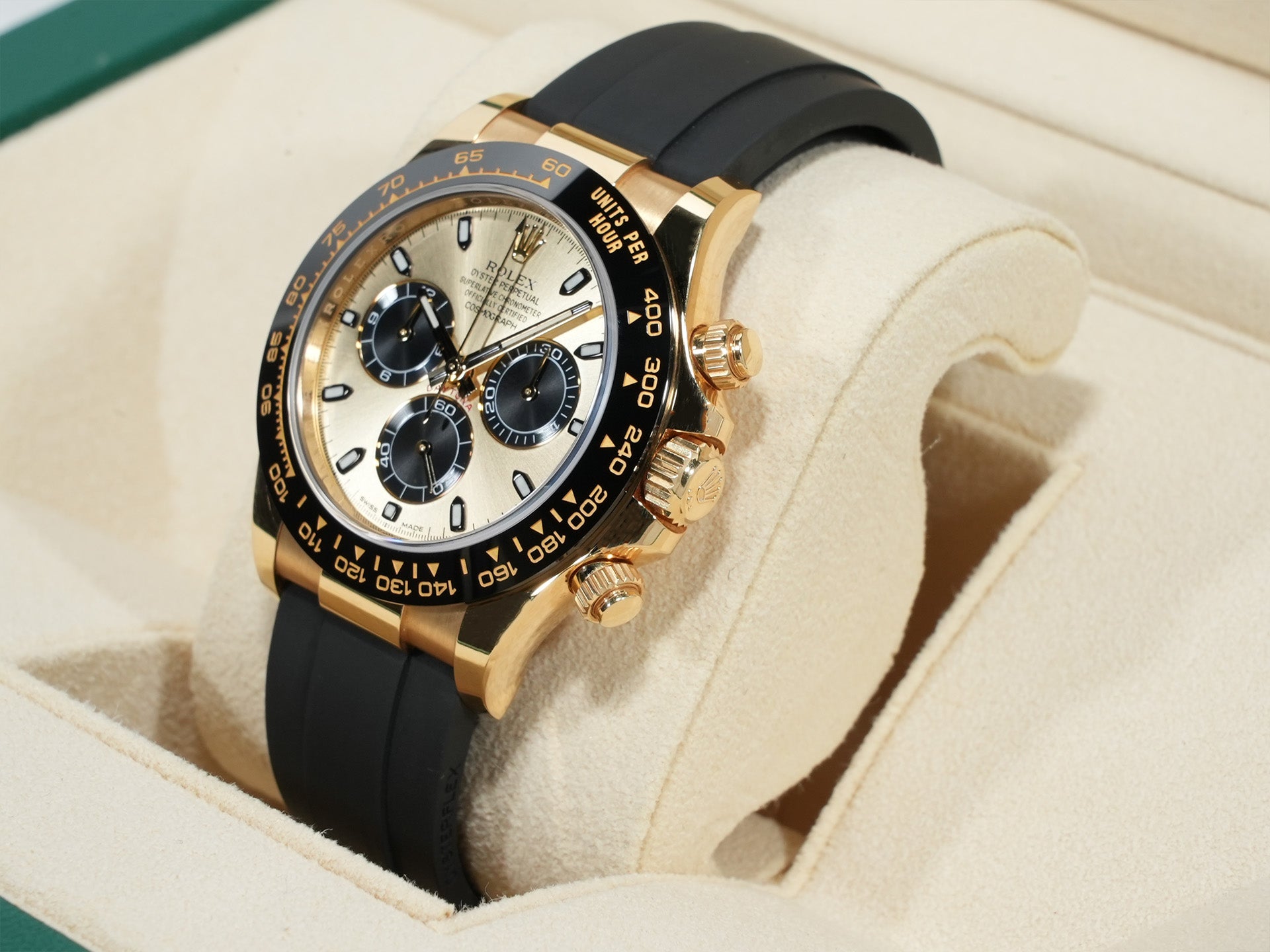 Rolex Daytona Ref. 116518LN Yellow Gold Champagne with Black Dial Pre-owned 3zbtii55
