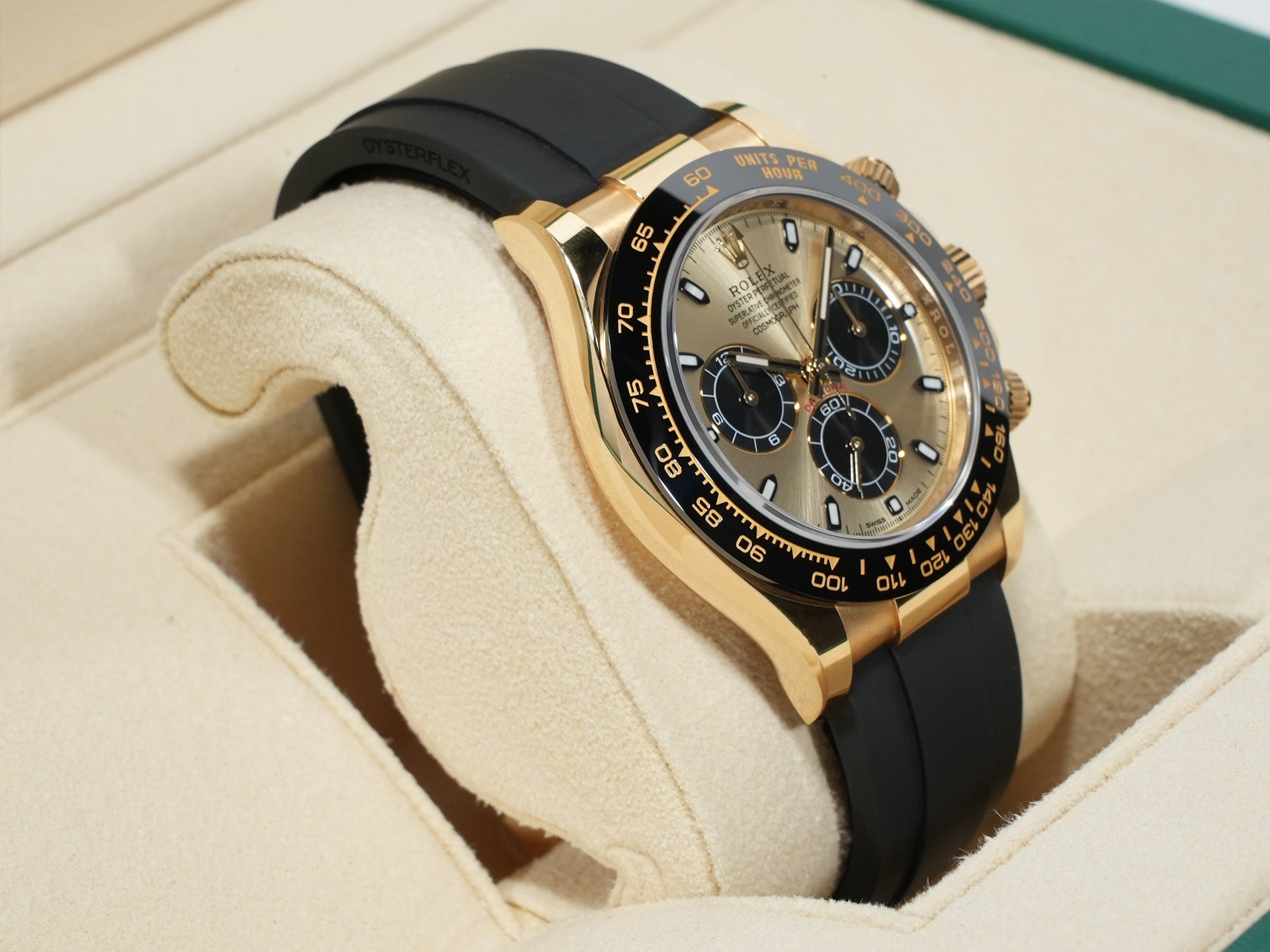 Rolex Daytona Ref. 116518LN Yellow Gold Champagne with Black Dial Pre-owned 3zbtii55