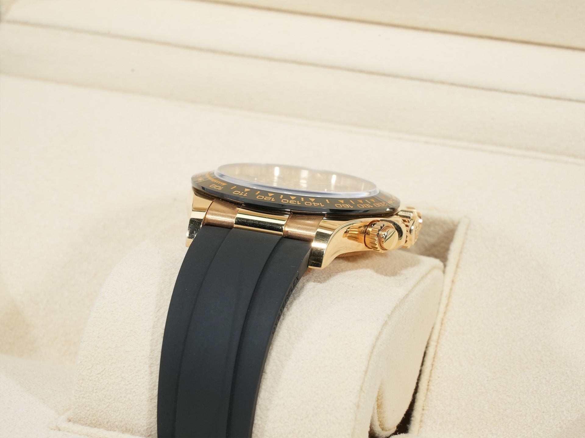 Rolex Daytona Ref. 116518LN Yellow Gold Champagne with Black Dial Pre-owned 3zbtii55