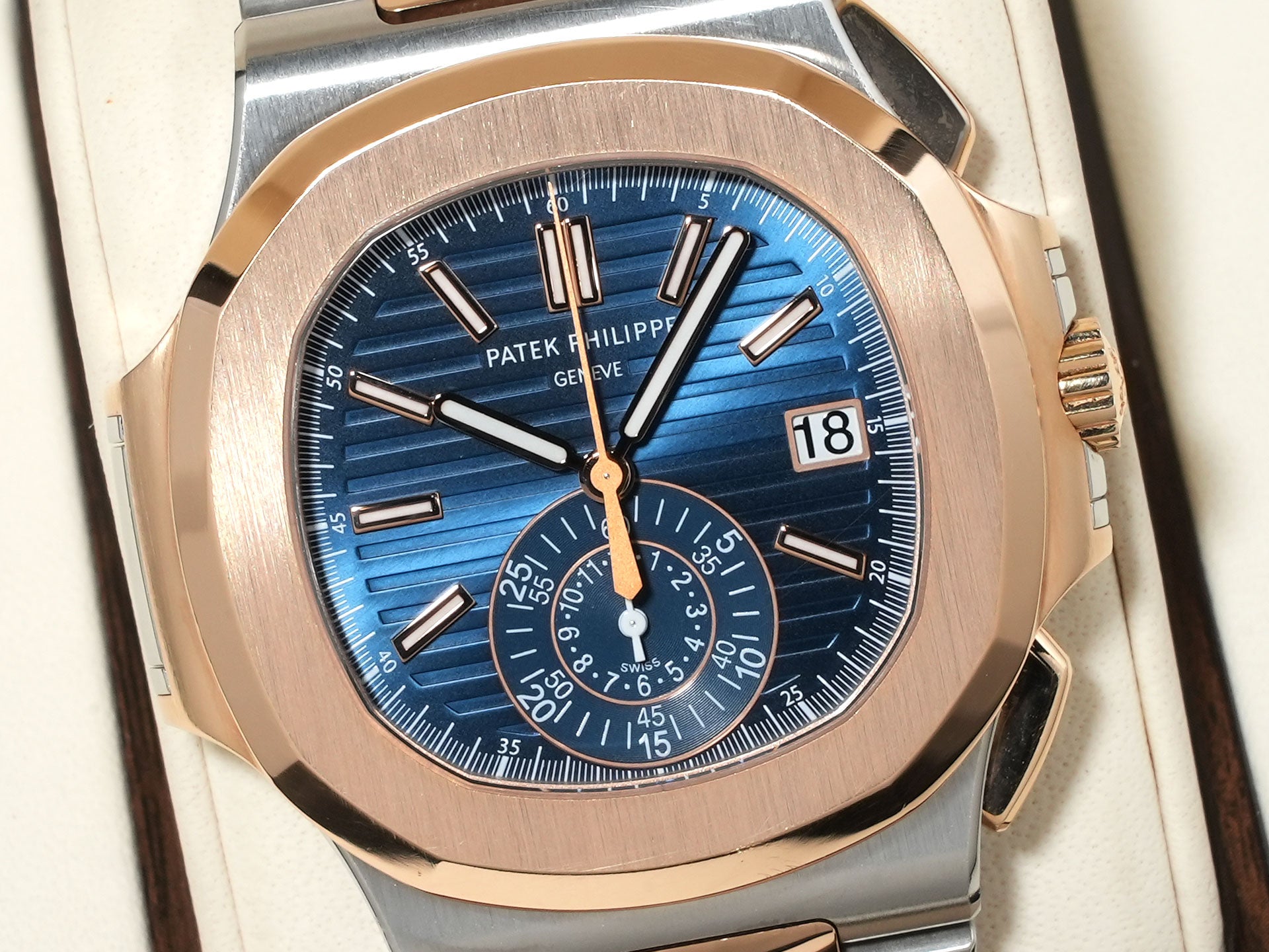 パテックフィリップ ノーチラス クロノグラフ Ref.5980/1AR-001 ステンレススチール/ローズゴールド ブルー文字盤 中古 jykint46