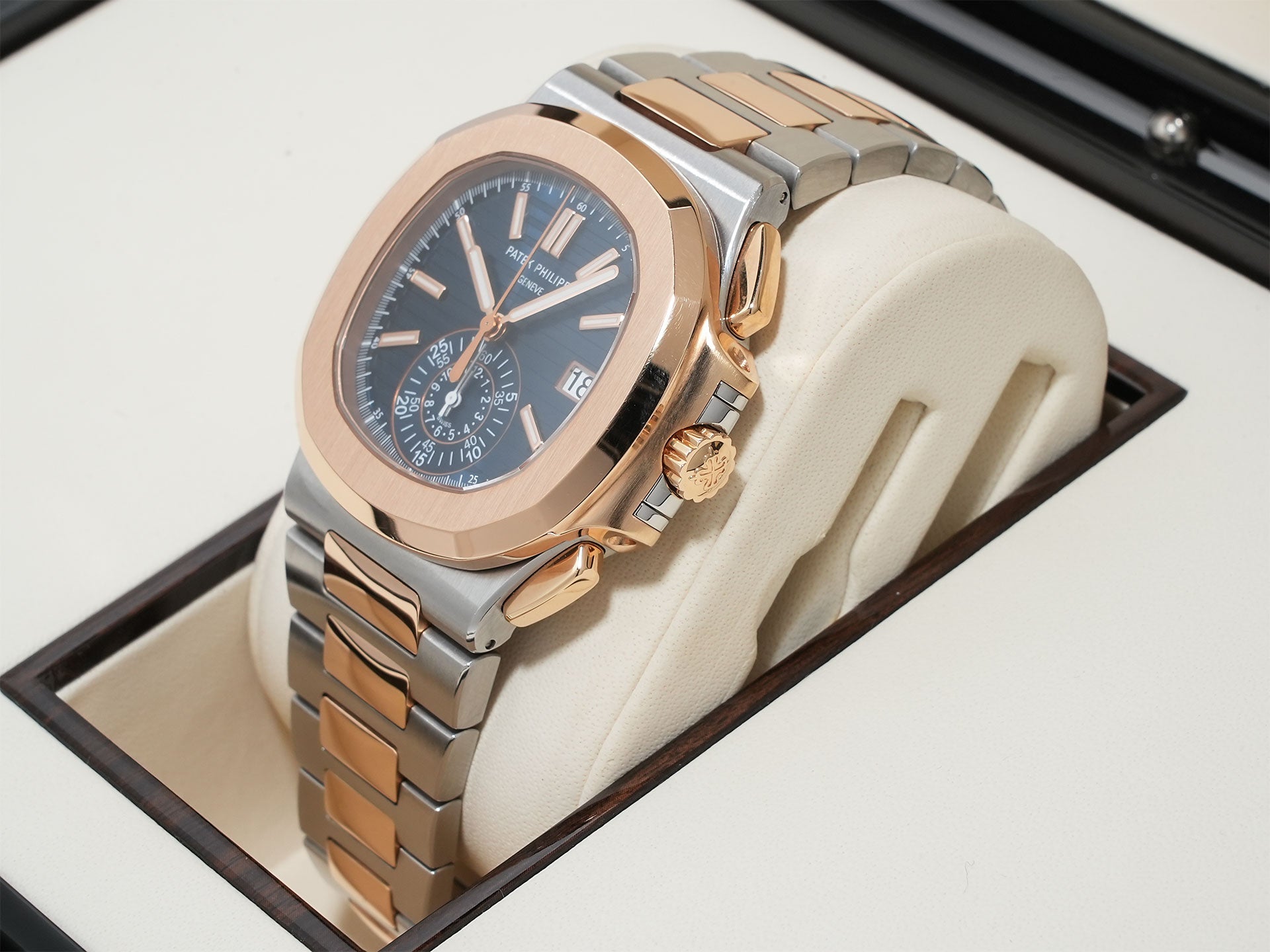 パテックフィリップ ノーチラス クロノグラフ Ref.5980/1AR-001 ステンレススチール/ローズゴールド ブルー文字盤 中古 jykint46