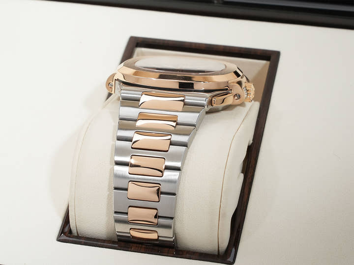 パテックフィリップ ノーチラス クロノグラフ Ref.5980/1AR-001 ステンレススチール/ローズゴールド ブルー文字盤 中古 jykint46