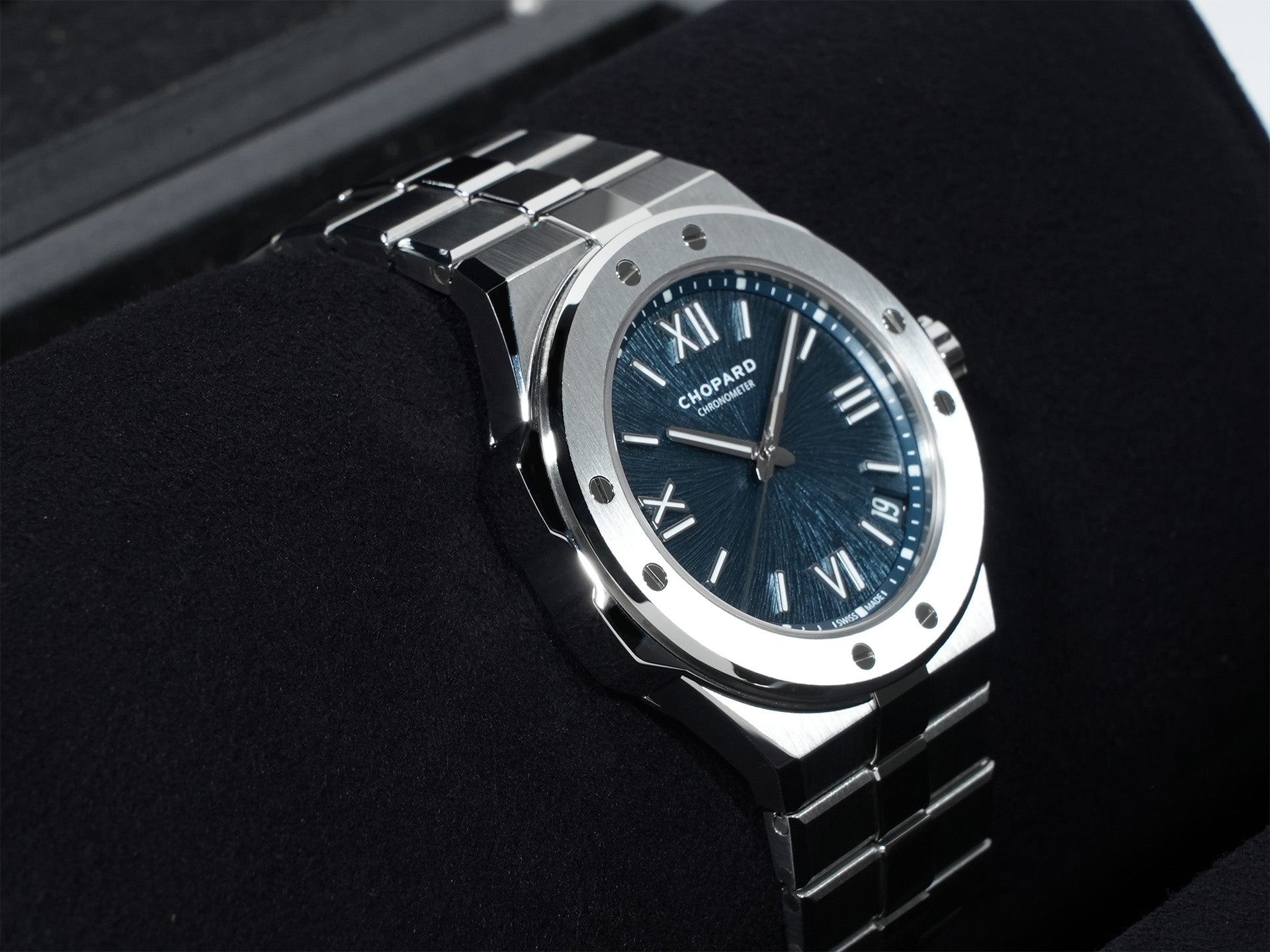 ショパール アルパイン イーグル 41 Ref.298600-3001 ステンレススチール ブルー文字盤 未使用 qi349xu4