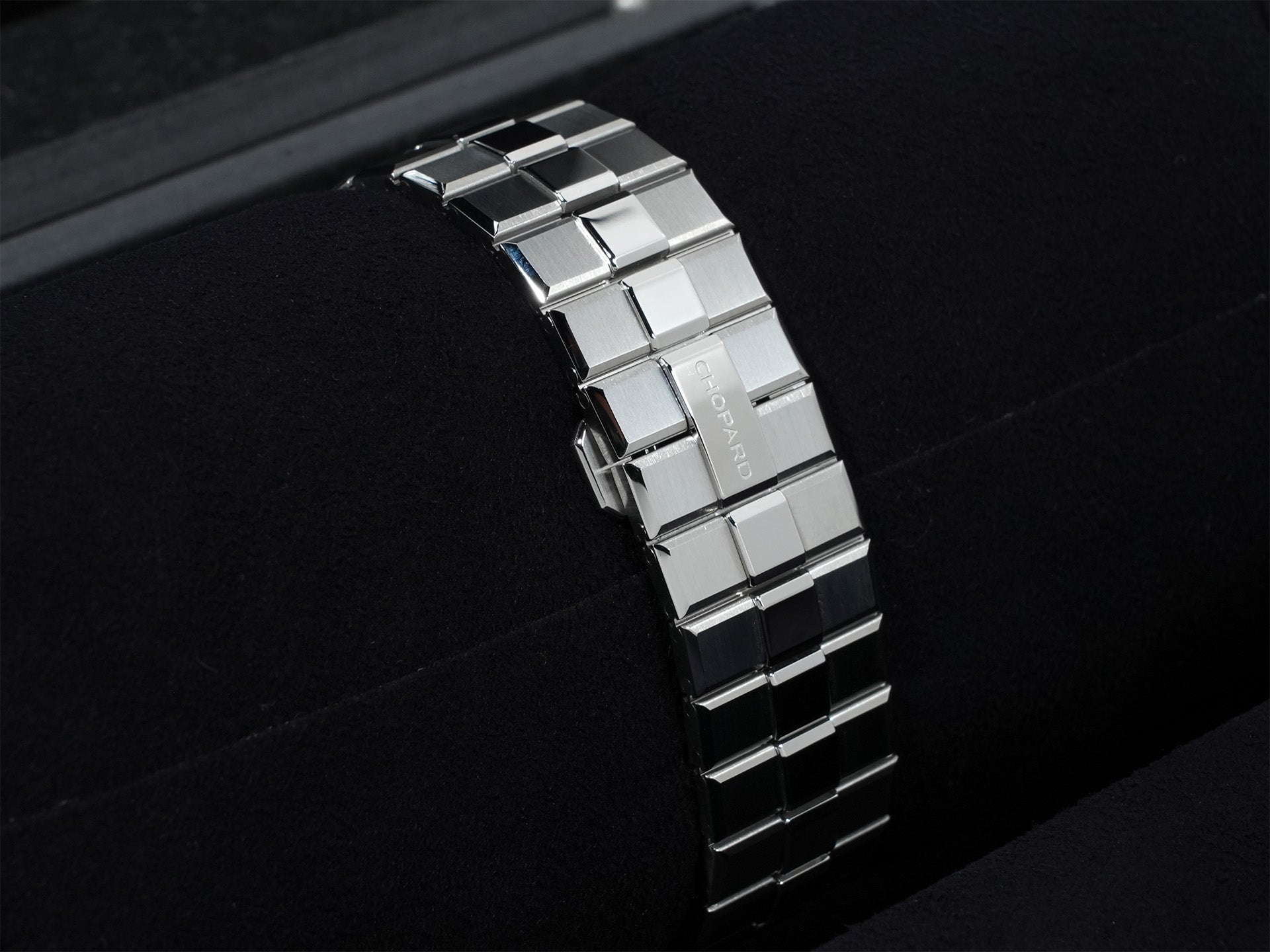 ショパール アルパイン イーグル 41 Ref.298600-3001 ステンレススチール ブルー文字盤 未使用 qi349xu4