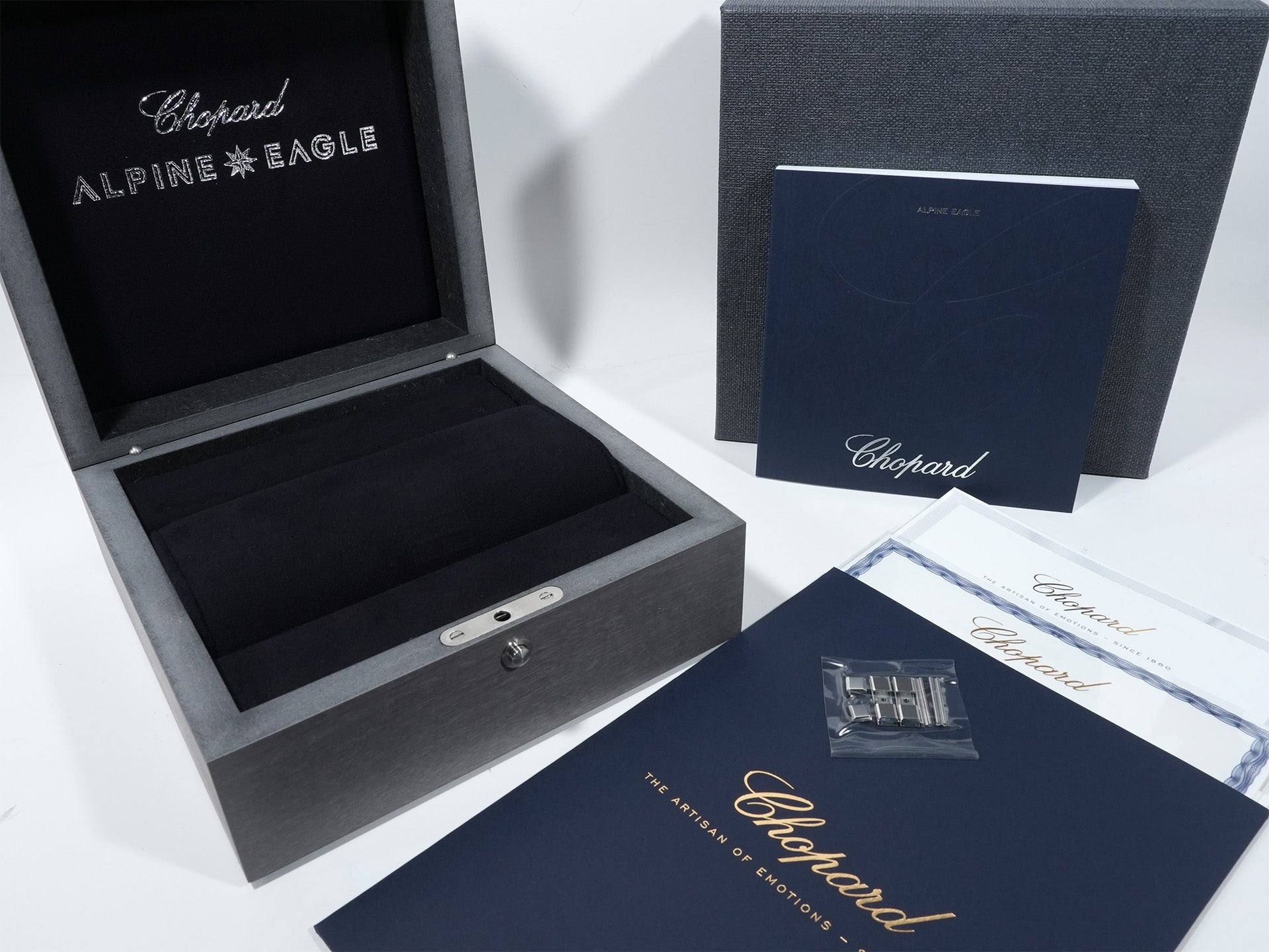 ショパール アルパイン イーグル 41 Ref.298600-3001 ステンレススチール ブルー文字盤 未使用 qi349xu4