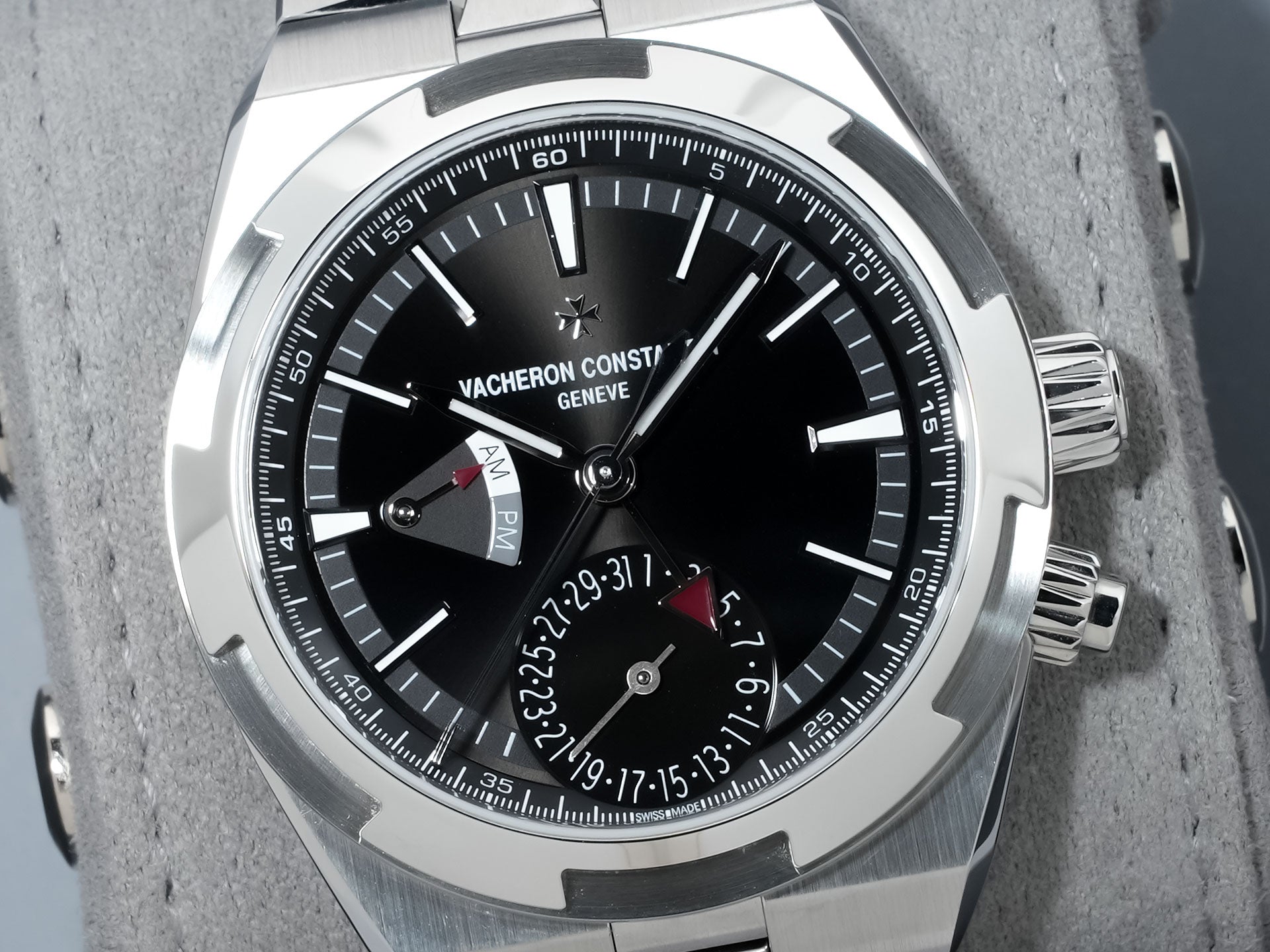 Vacheron Constantin Overseas Dual Time Ref. 7920V/210A-B546 Stainless Steel Black Dial Excellent Condition krr3j383