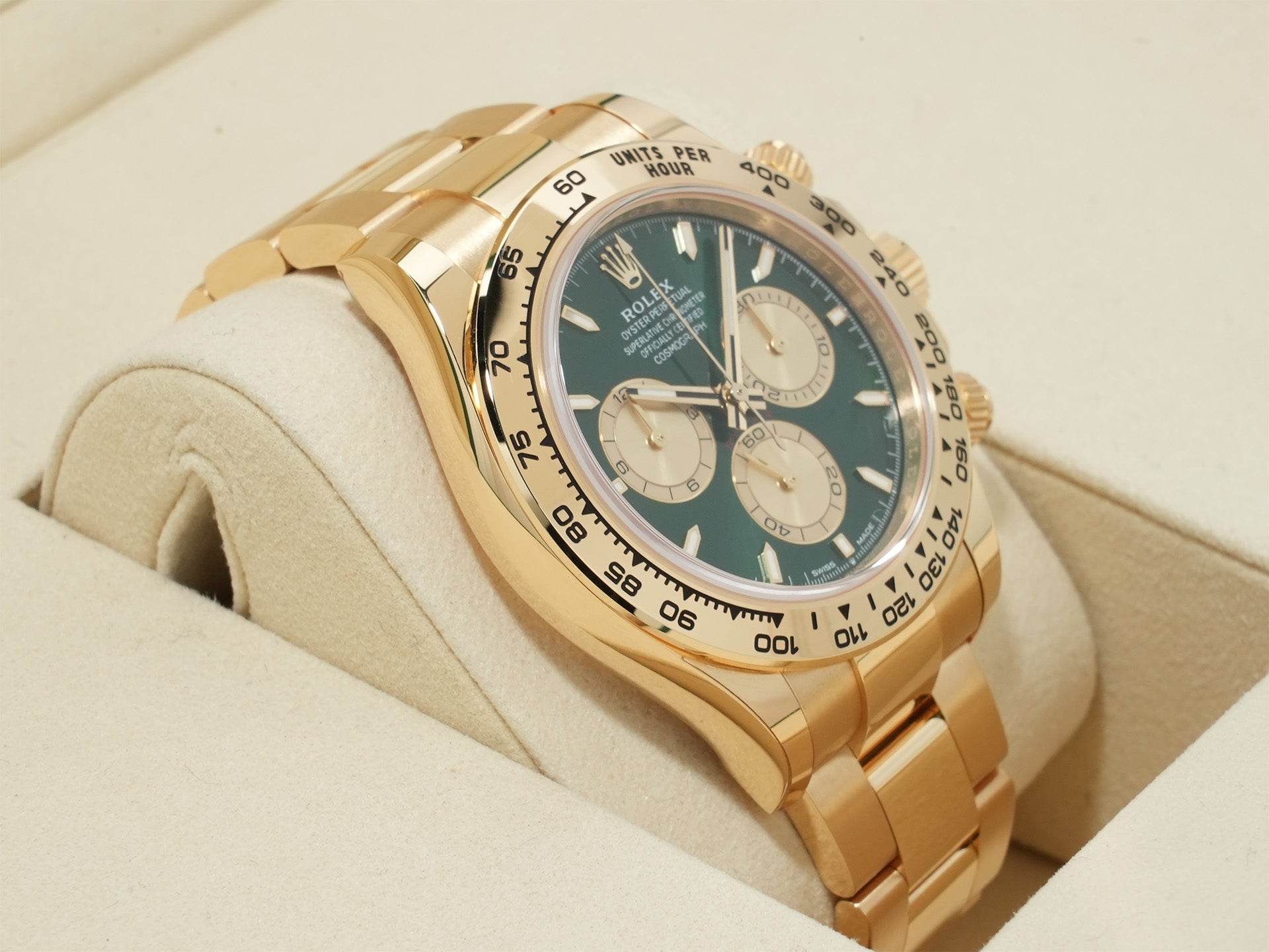 ロレックス デイトナ Ref.126508 イエローゴールド グリーン文字盤 未使用 vbmstxf4