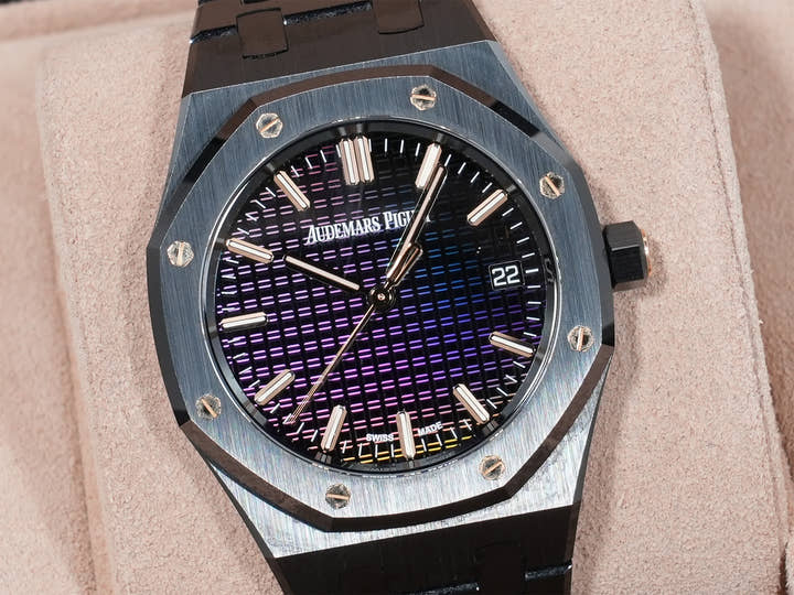 Audemars Piguet Royal Oak Ref. 77350CE.OO.1266CE.02.A Ceramic Rainbow Tapestry Dial Excellent Condition h9y9rsdn