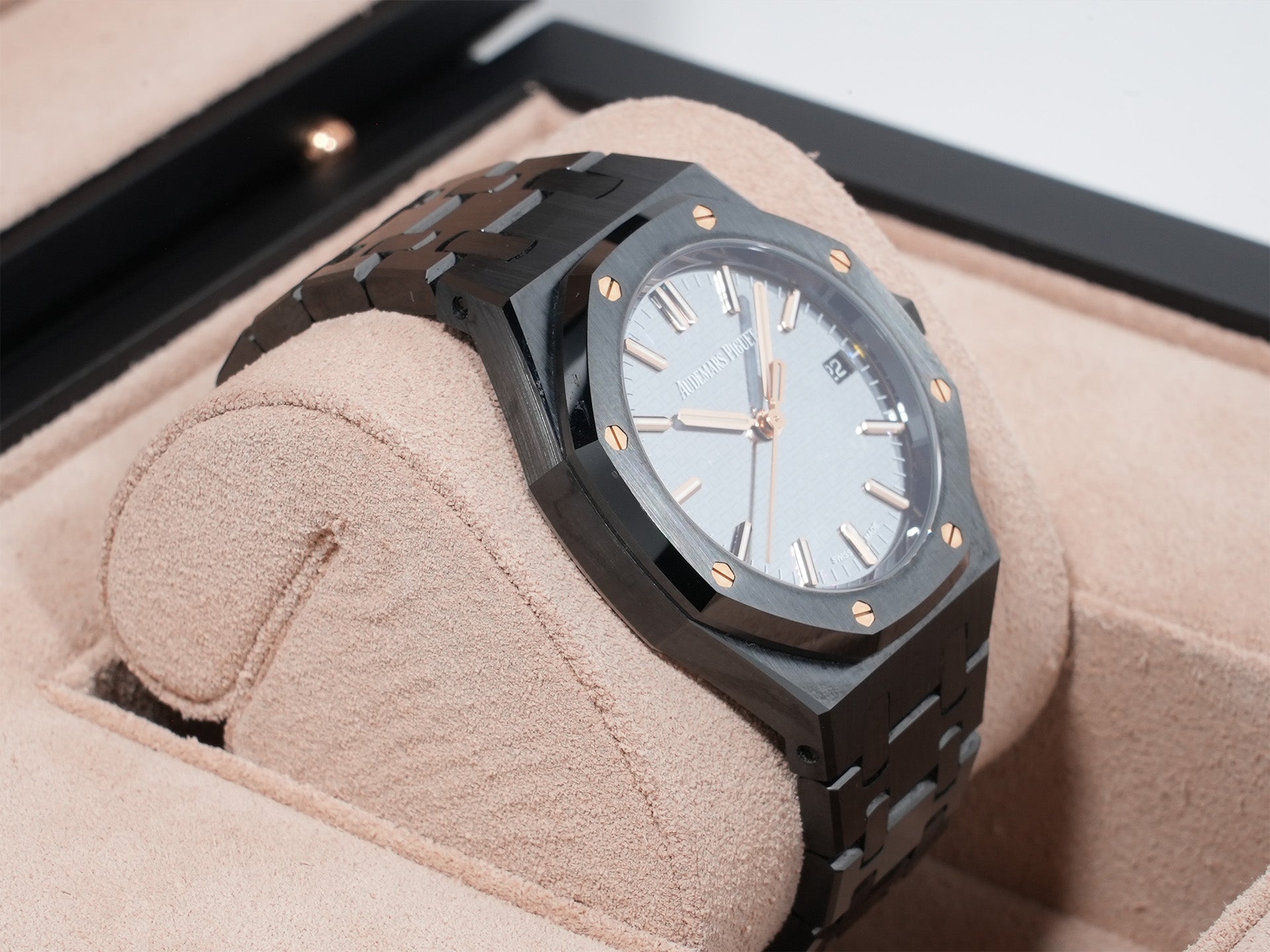 Audemars Piguet Royal Oak Ref. 77350CE.OO.1266CE.02.A Ceramic Rainbow Tapestry Dial Excellent Condition h9y9rsdn