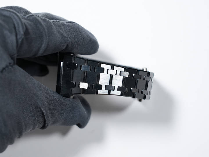 Audemars Piguet Royal Oak Ref. 77350CE.OO.1266CE.02.A Ceramic Rainbow Tapestry Dial Excellent Condition h9y9rsdn