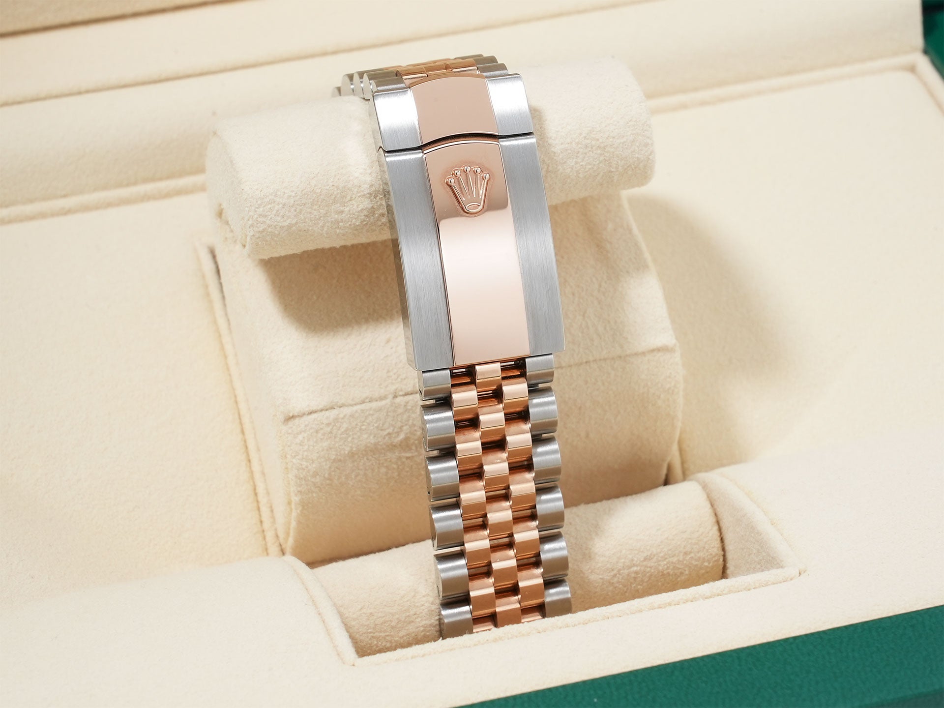 ロレックス デイトジャスト41 Ref.126301 ステンレススチール/エバーローズゴールド スレートローマン文字盤 ジュビリーブレスレット 中古 f7rv7r9z