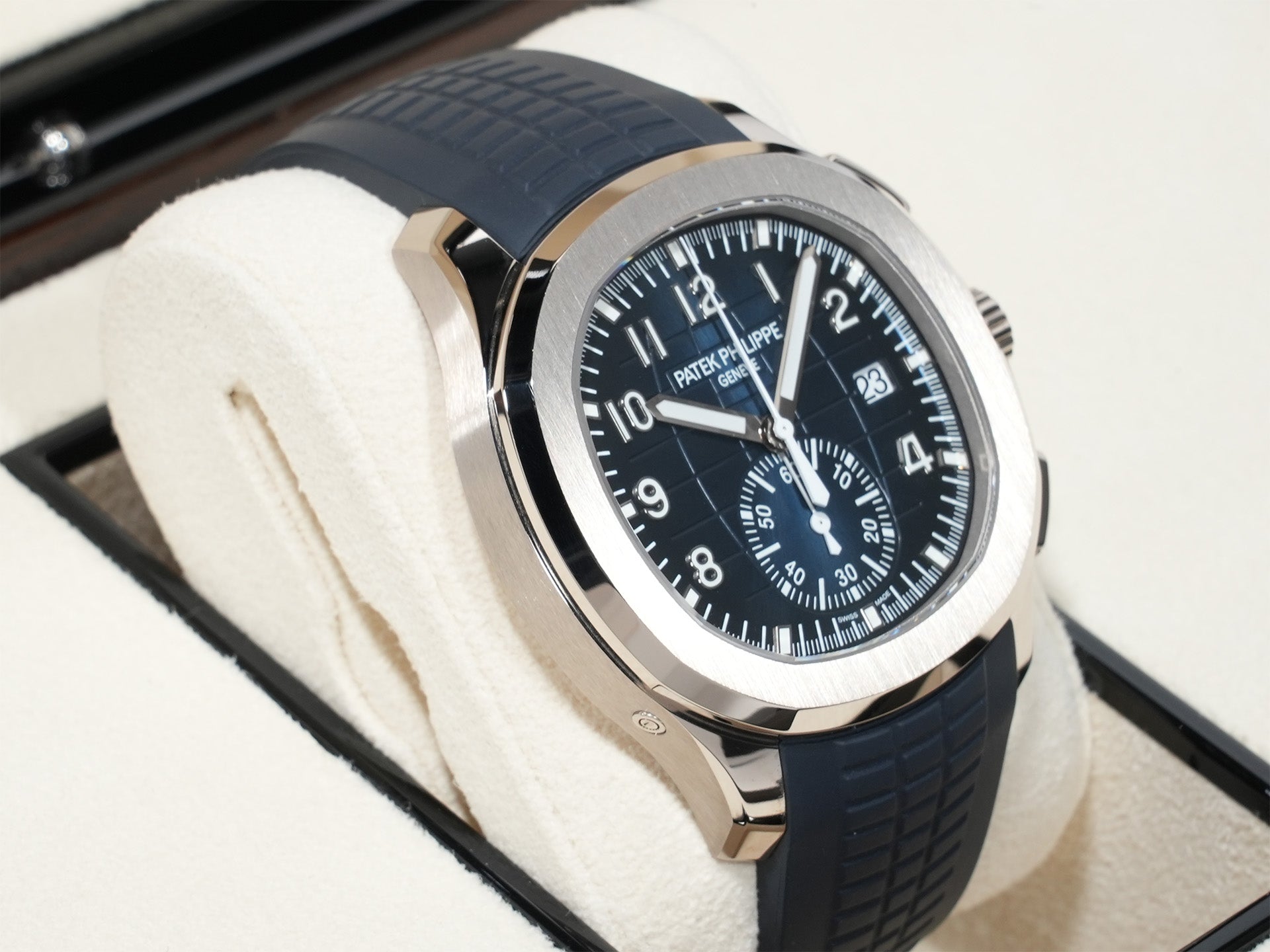 パテックフィリップ アクアノート クロノグラフ Ref.5968G-001 ホワイトゴールド ミッドナイトブルー文字盤 未使用 ihyyqrov
