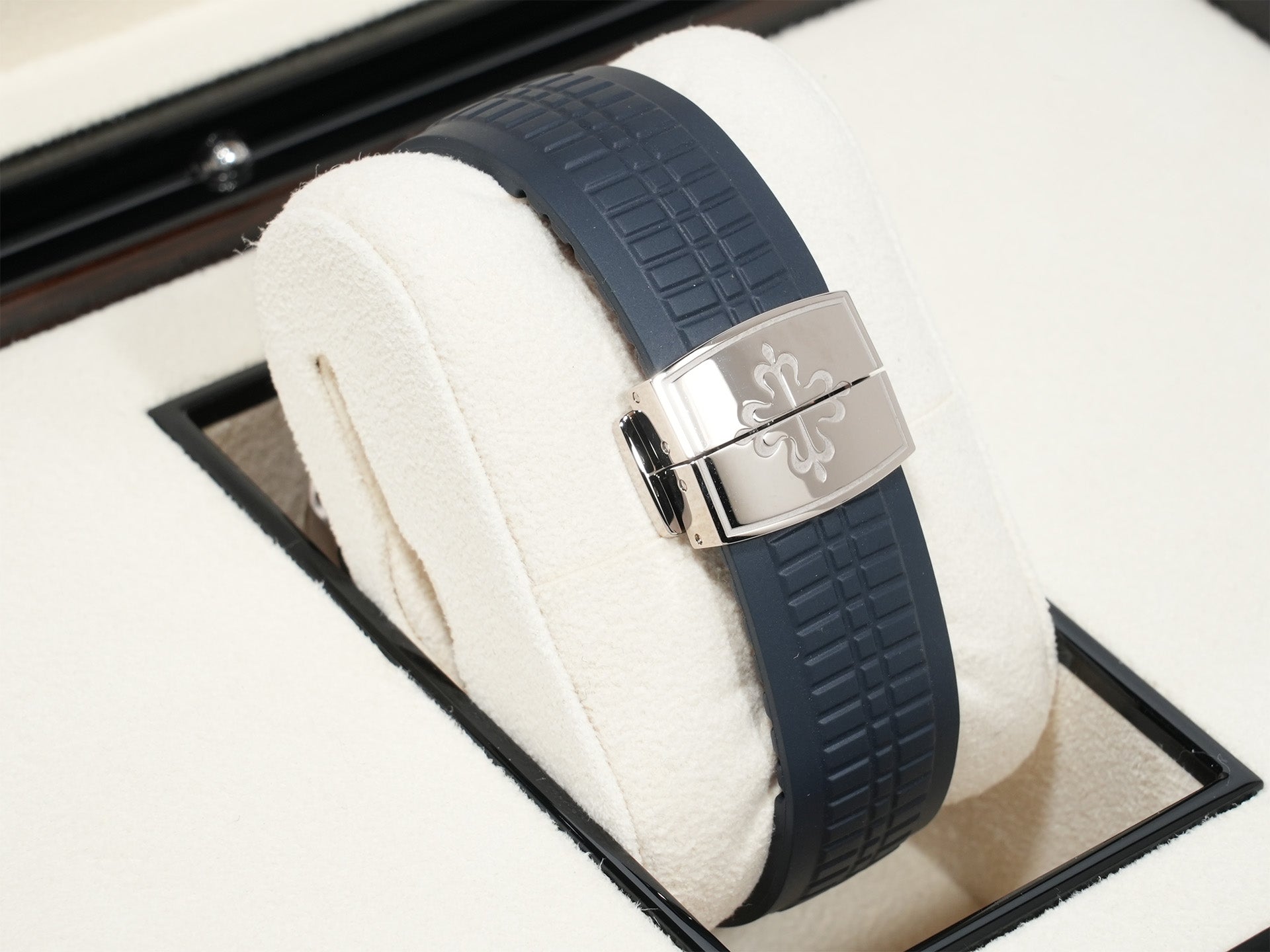 パテックフィリップ アクアノート クロノグラフ Ref.5968G-001 ホワイトゴールド ミッドナイトブルー文字盤 未使用 ihyyqrov