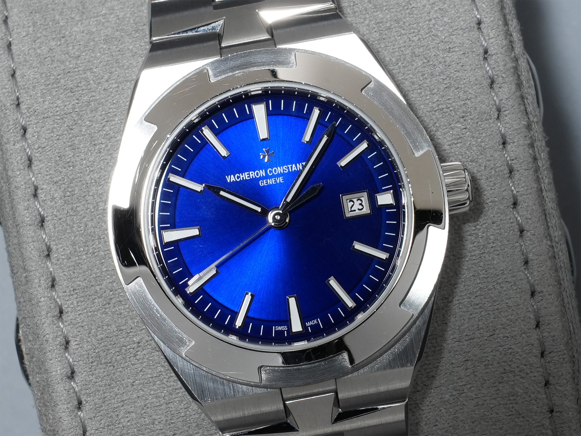 Vacheron Constantin Overseas Automatic Ref. 4600V/200A-B980 Stainless Steel Blue Dial Pre-owned j6oauvk2