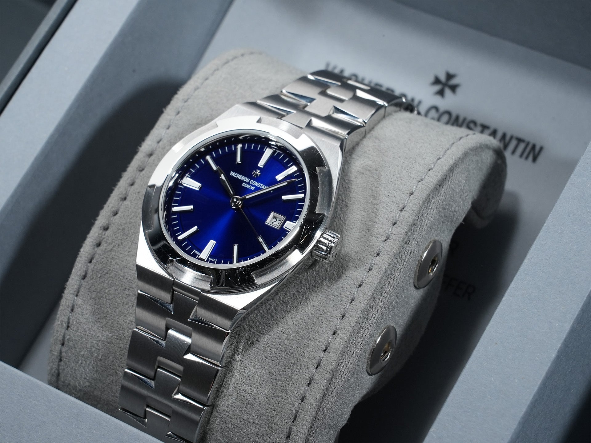 Vacheron Constantin Overseas Automatic Ref. 4600V/200A-B980 Stainless Steel Blue Dial Pre-owned j6oauvk2
