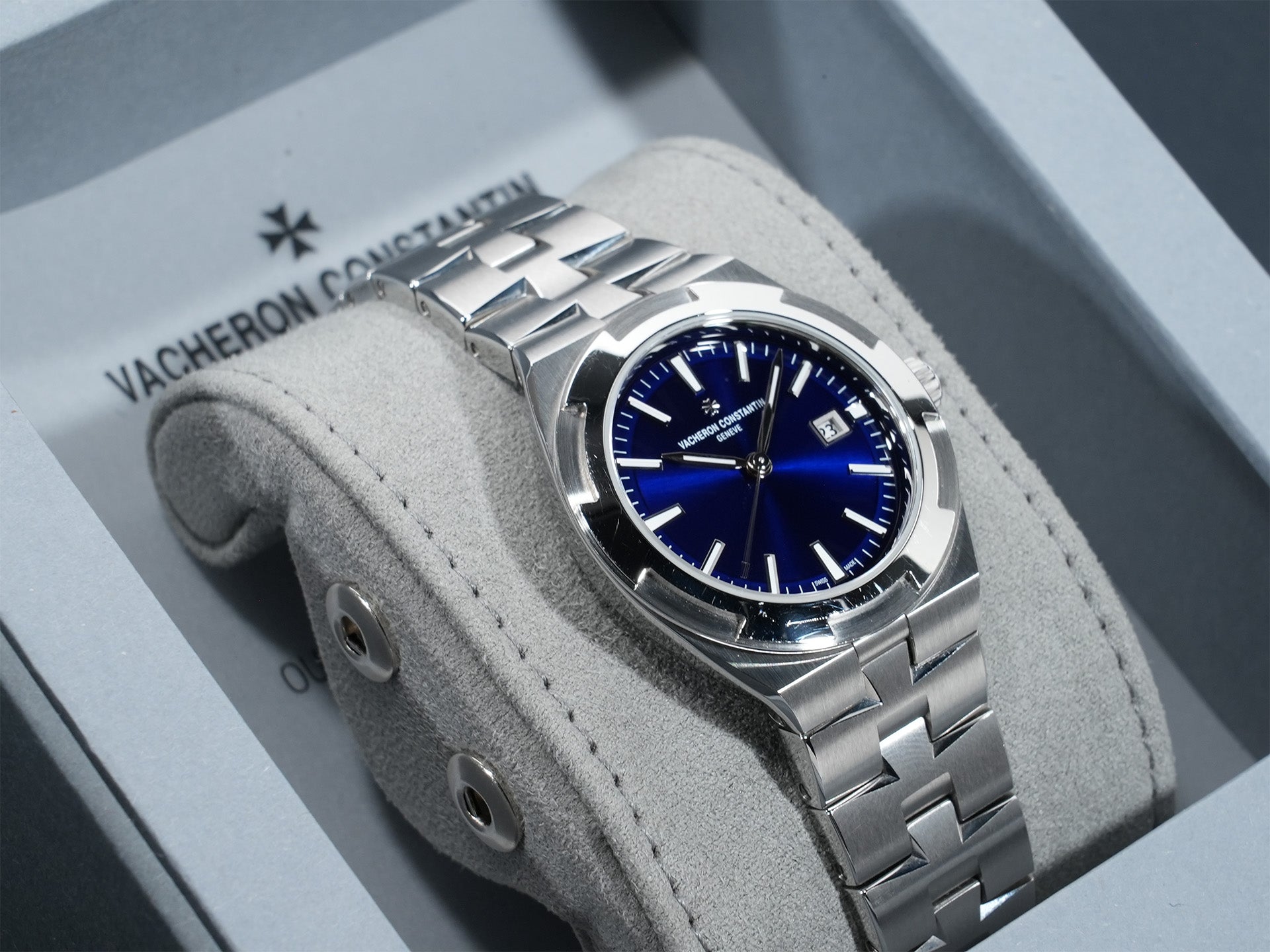 Vacheron Constantin Overseas Automatic Ref. 4600V/200A-B980 Stainless Steel Blue Dial Pre-owned j6oauvk2