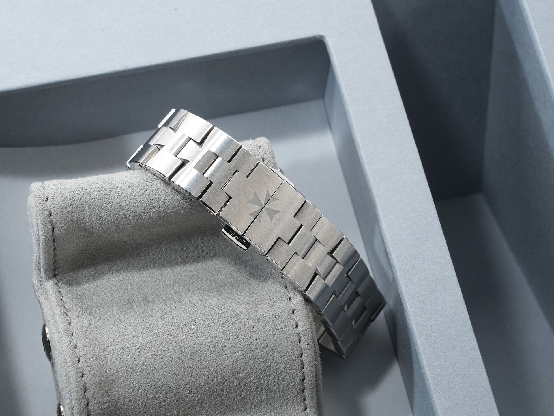 Vacheron Constantin Overseas Automatic Ref. 4600V/200A-B980 Stainless Steel Blue Dial Pre-owned j6oauvk2