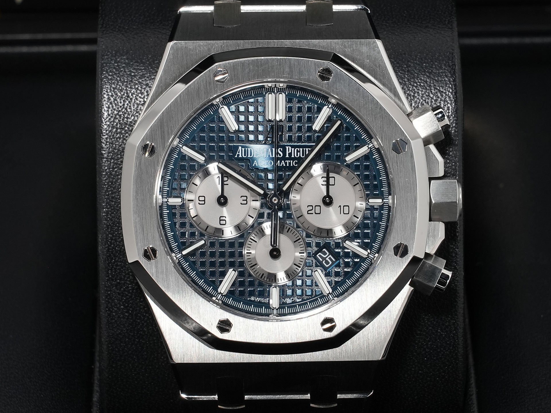 Audemars Piguet Royal Oak Chronograph Ref. 26331ST.OO.1220ST.01 Stainless Steel Blue Dial Excellent Condition zopmmtvk