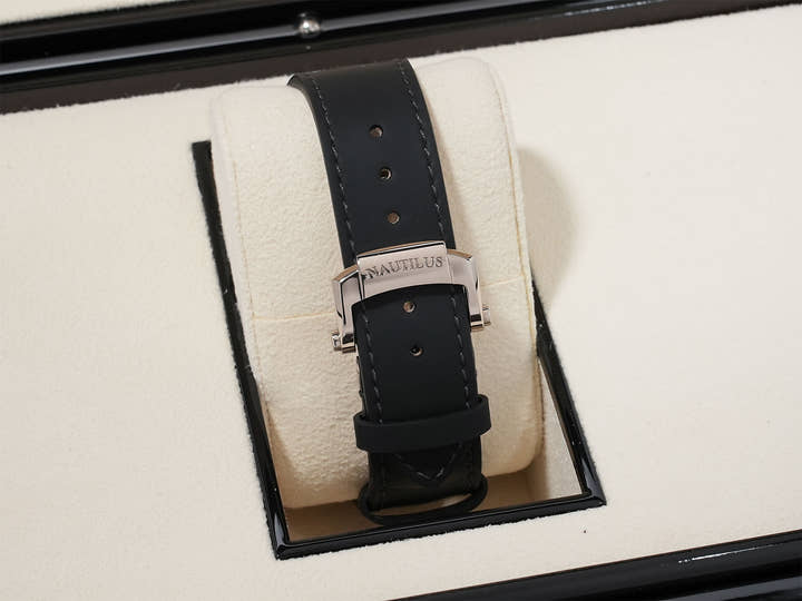 Patek Philippe Nautilus Petite Complication Ref. 5712G-001 White Gold Slate Dial Pre-owned 46gi2vkm