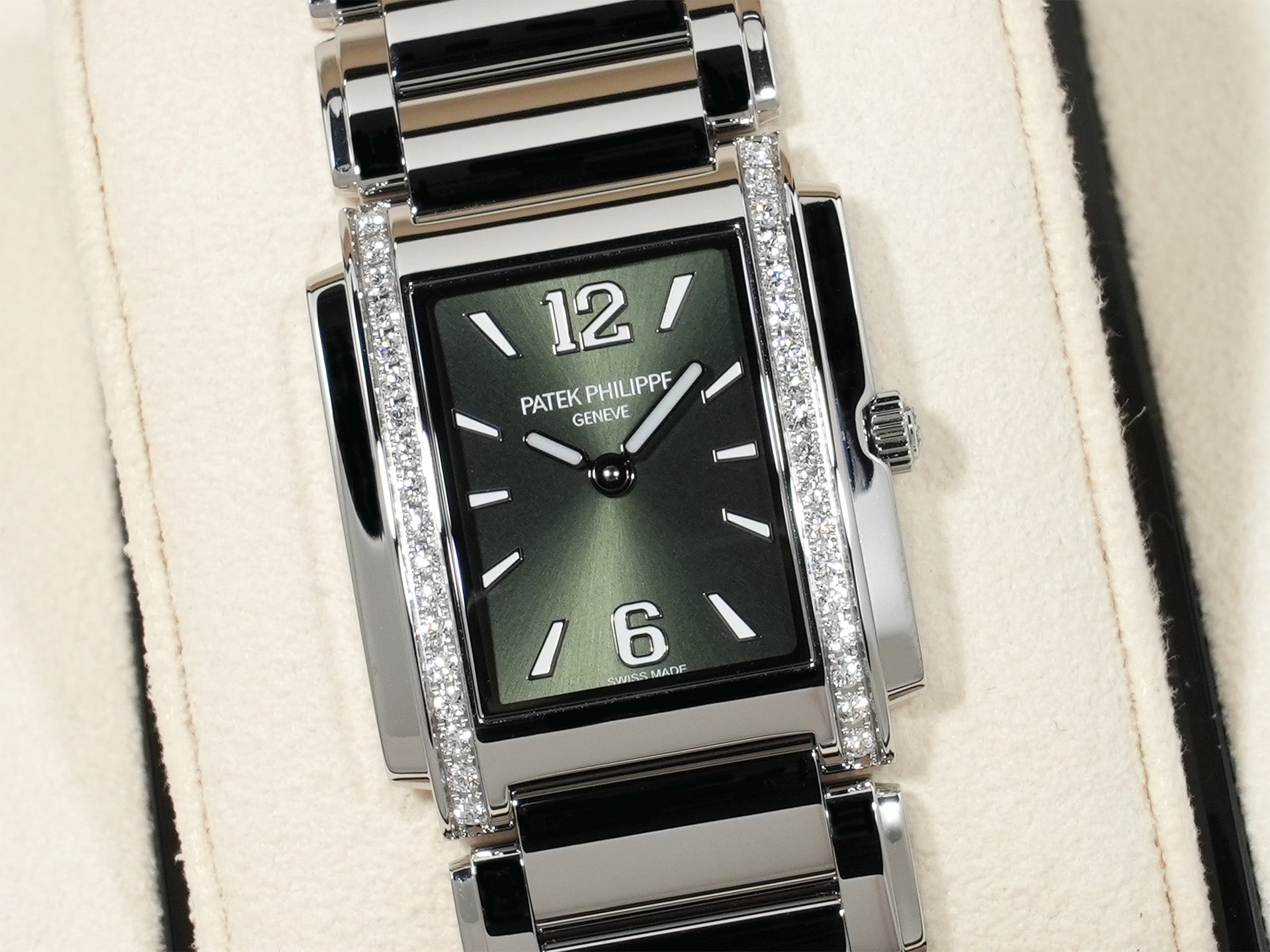 Patek Philippe Twenty-4 Ref. 4910/1200A-011 Stainless Steel Olive Green Dial Unused Vegofise