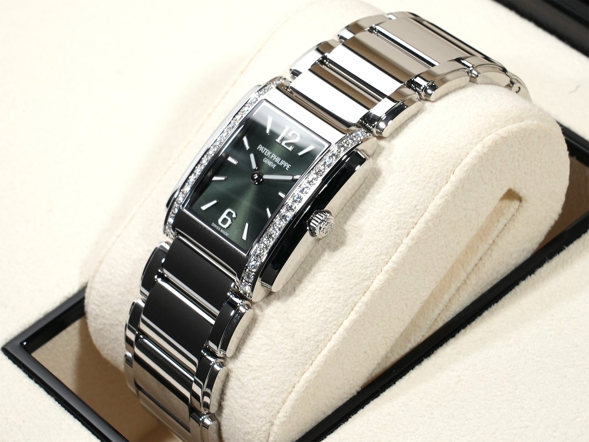 Patek Philippe Twenty-4 Ref. 4910/1200A-011 Stainless Steel Olive Green Dial Unused Vegofise