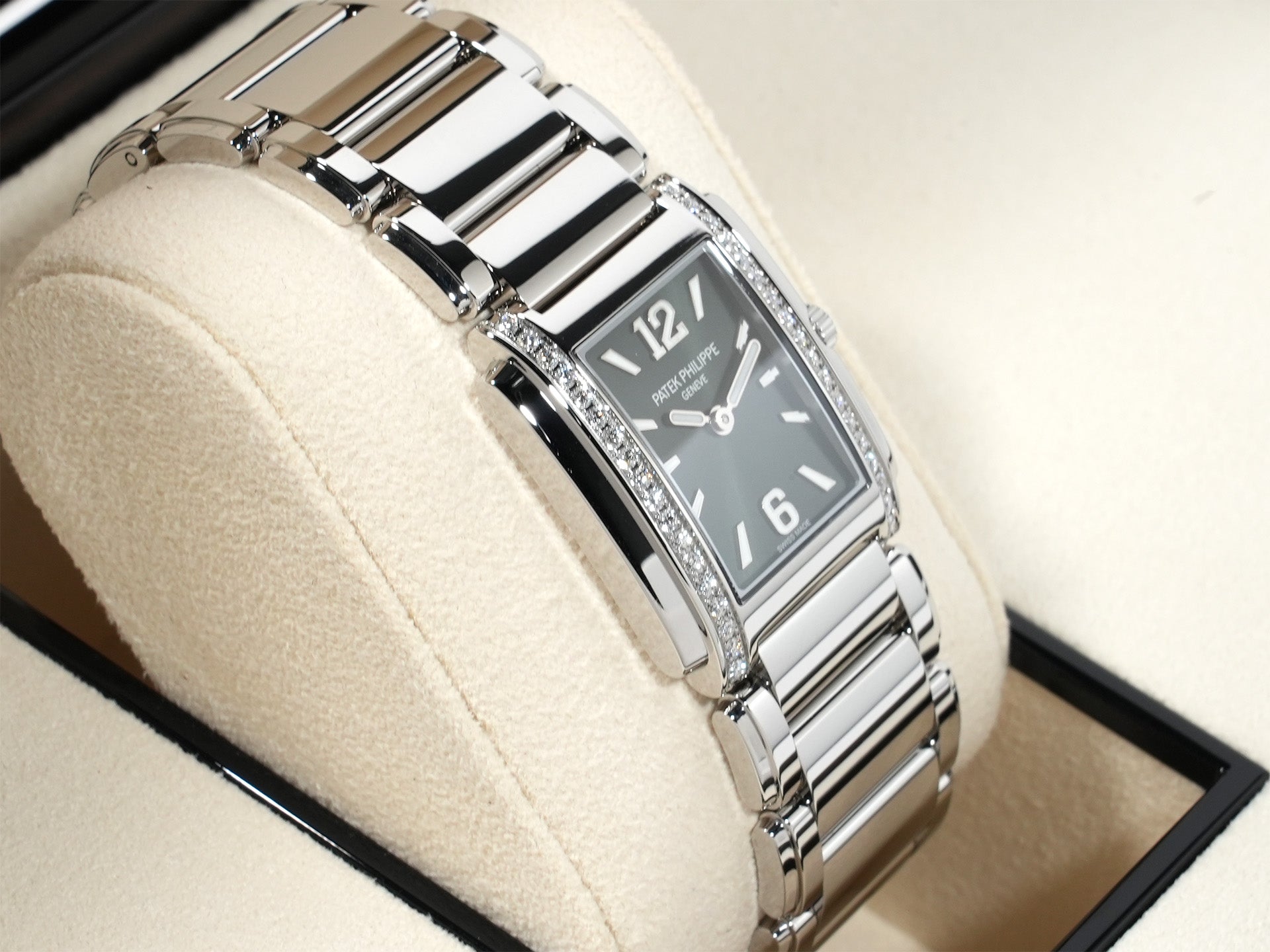 Patek Philippe Twenty-4 Ref. 4910/1200A-011 Stainless Steel Olive Green Dial Unused Vegofise