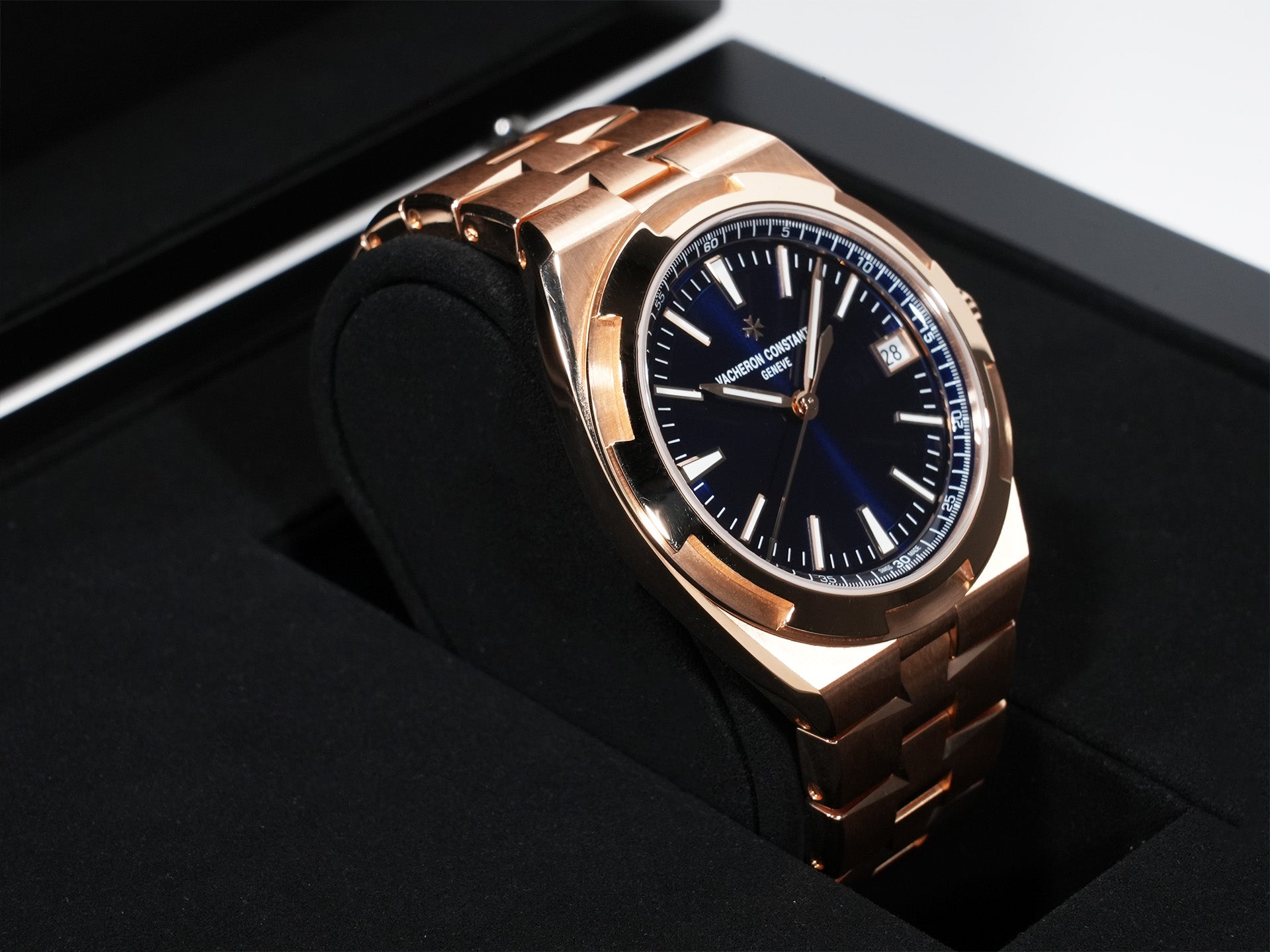 Vacheron Constantin Overseas Automatic Ref. 4520V/210R-B705 Pink Gold Blue Dial Excellent Condition 33z3adfr