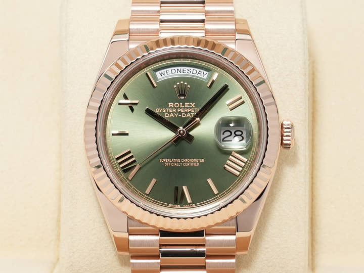 Rolex Day-Date 40 Ref. 228235 Everose Gold Olive Green Dial Excellent Condition zim9ag8r