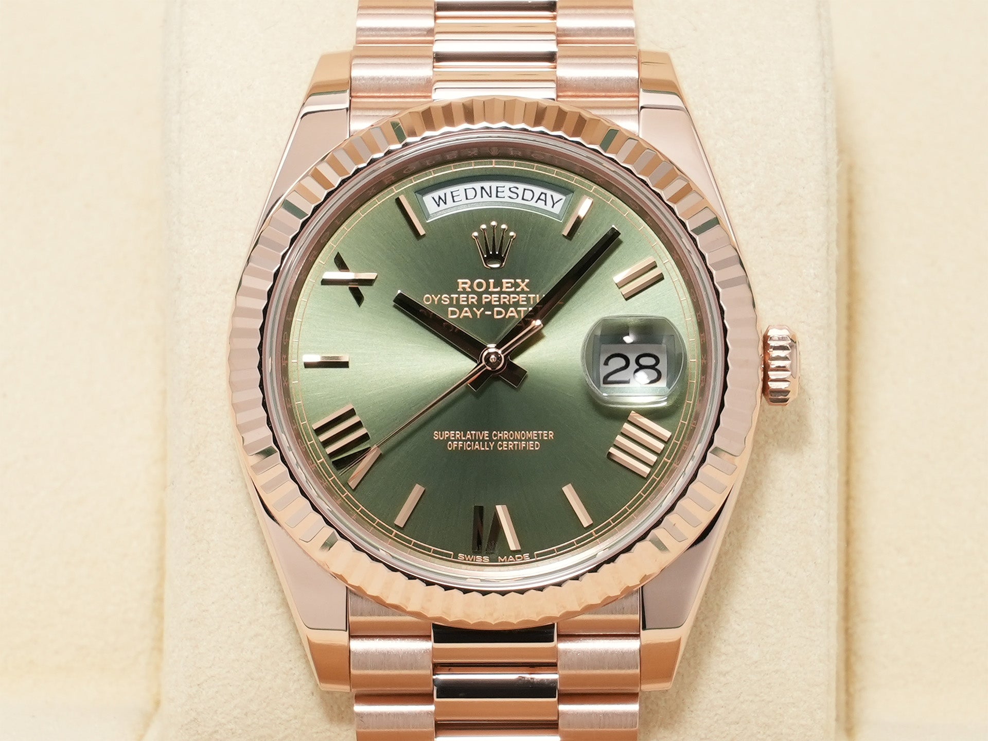 Rolex Day-Date 40 Ref. 228235 Everose Gold Olive Green Dial Excellent Condition zim9ag8r