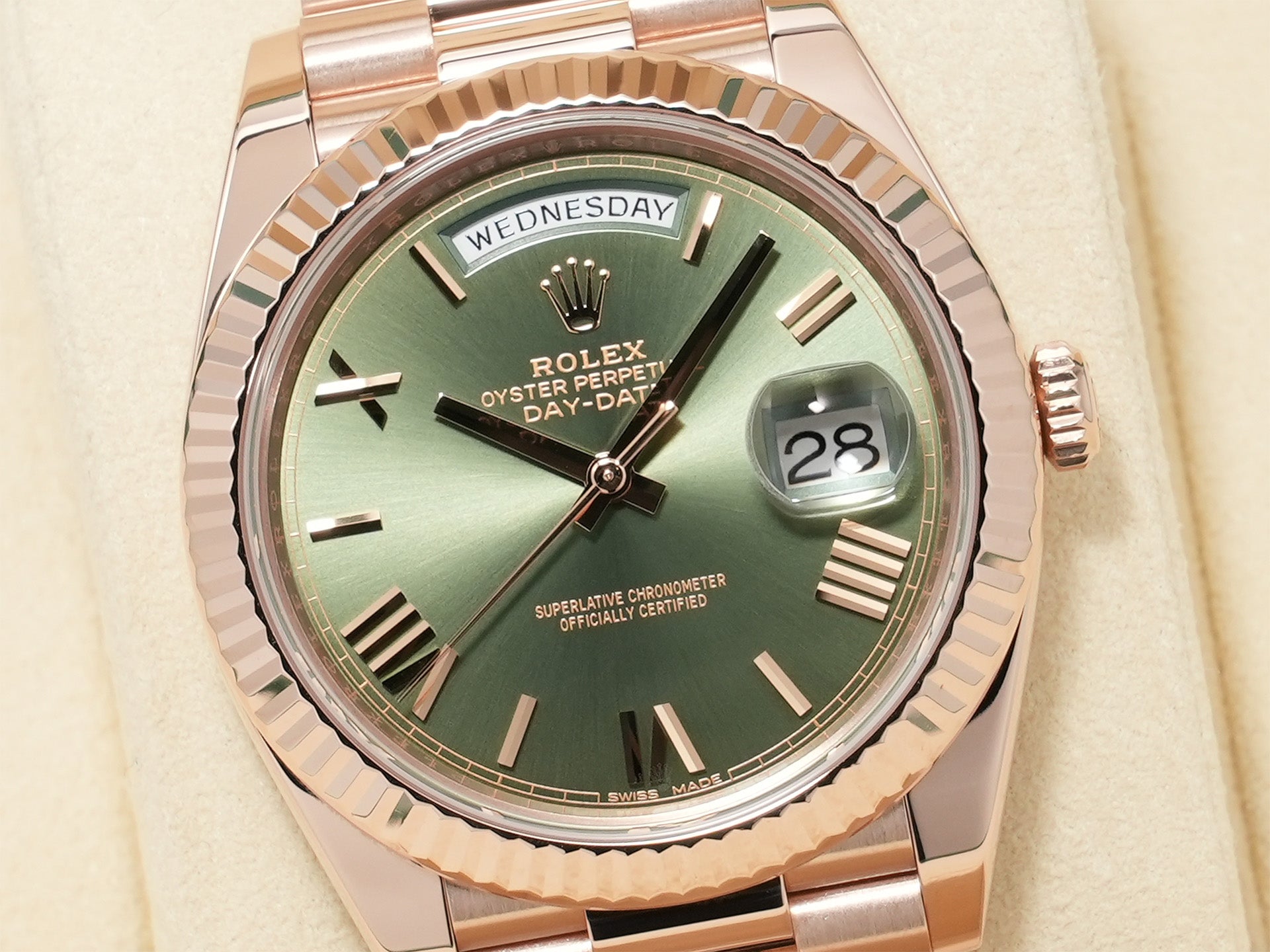 Rolex Day-Date 40 Ref. 228235 Everose Gold Olive Green Dial Excellent Condition zim9ag8r