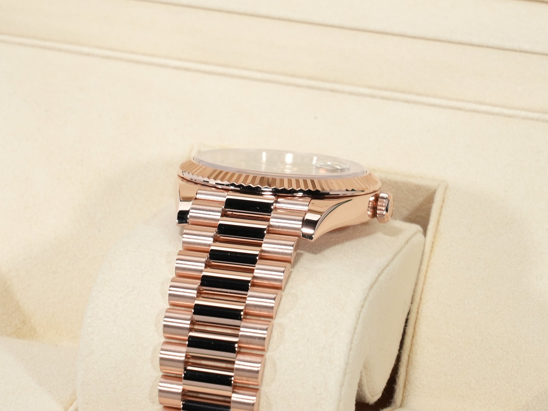 Rolex Day-Date 40 Ref. 228235 Everose Gold Olive Green Dial Excellent Condition zim9ag8r