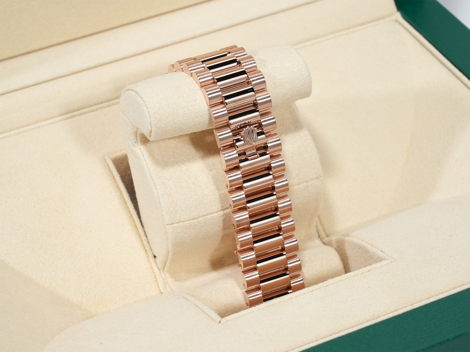 Rolex Day-Date 40 Ref. 228235 Everose Gold Olive Green Dial Excellent Condition zim9ag8r