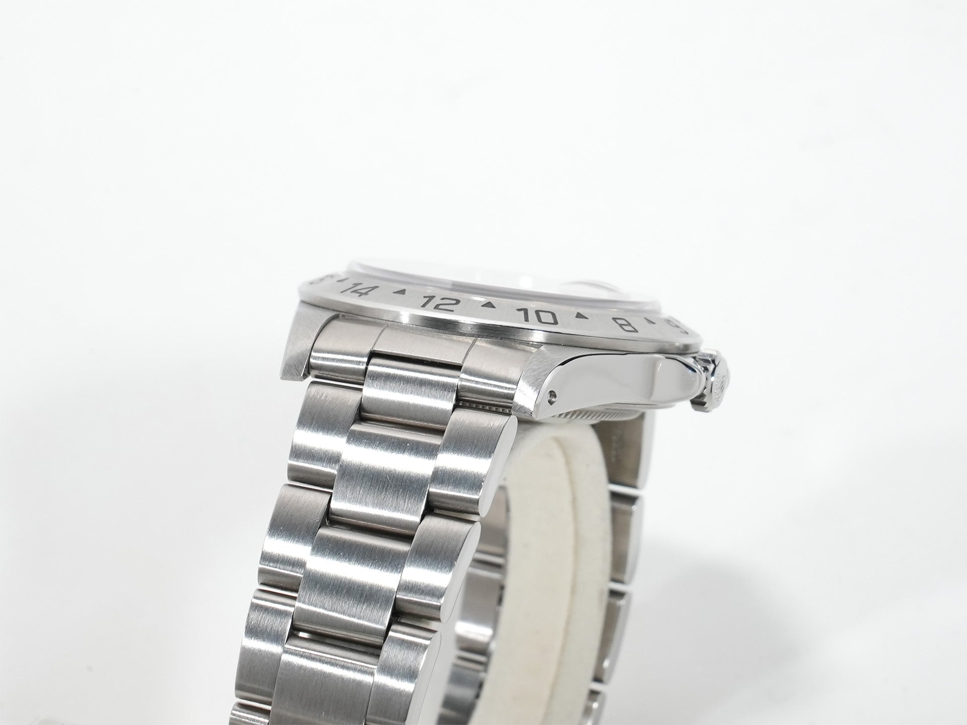 Pre-owned Rolex Explorer II Ref. 16570 Stainless Steel White Dial Oyster Bracelet mg52t55y