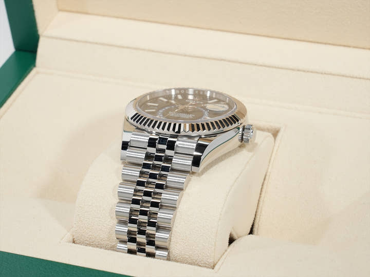 Pre-owned Rolex Sky-Dweller Ref. 326934 in stainless steel/white gold with a blue dial and Jubilee bracelet.
