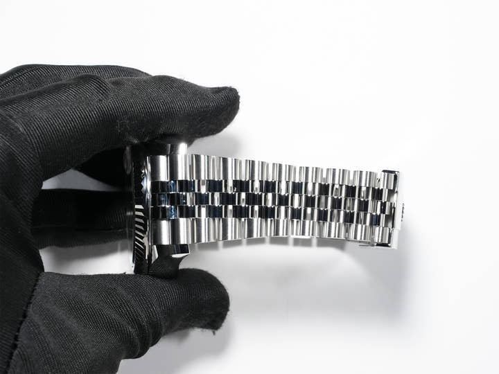 Pre-owned Rolex Sky-Dweller Ref. 326934 in stainless steel/white gold with a blue dial and Jubilee bracelet.