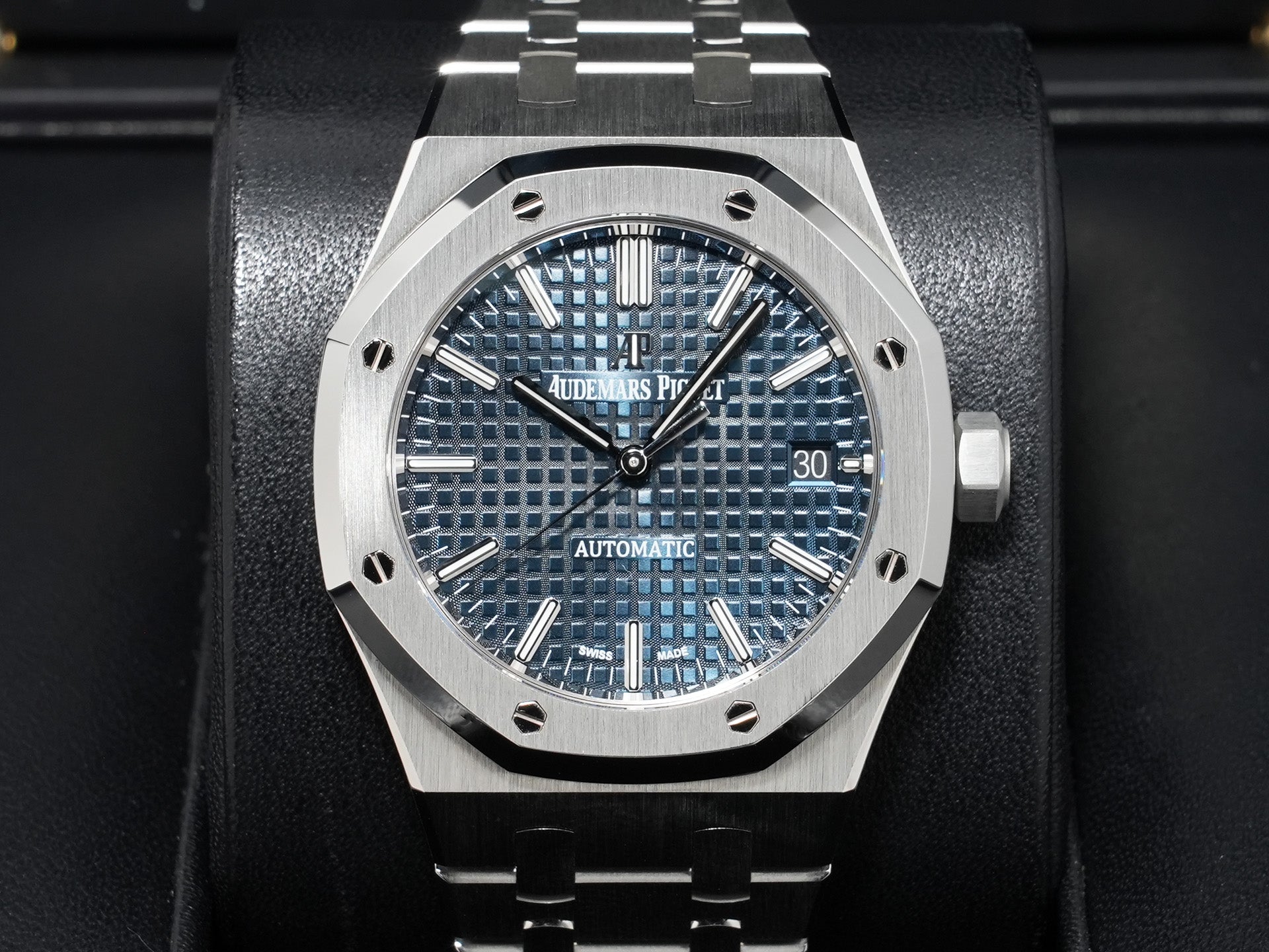 Audemars Piguet Royal Oak Ref. 15450ST.OO.1256ST.03 Stainless Steel Blue Dial Excellent Condition nncn2brw