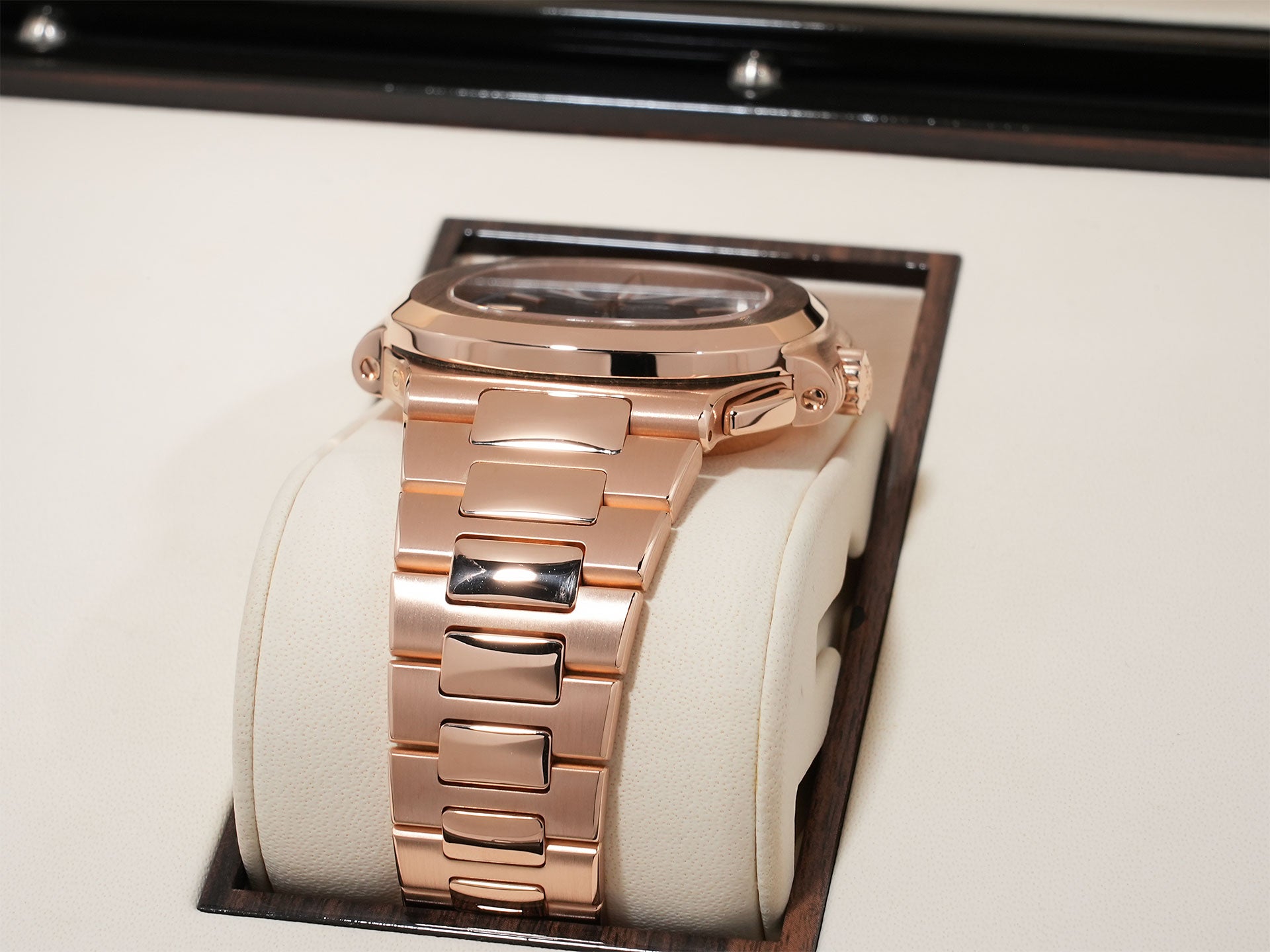 Patek Philippe Nautilus Chronograph Ref. 5980/1R-001 Rose Gold with Black Gradient Dial, Excellent Condition, hb5rk74t