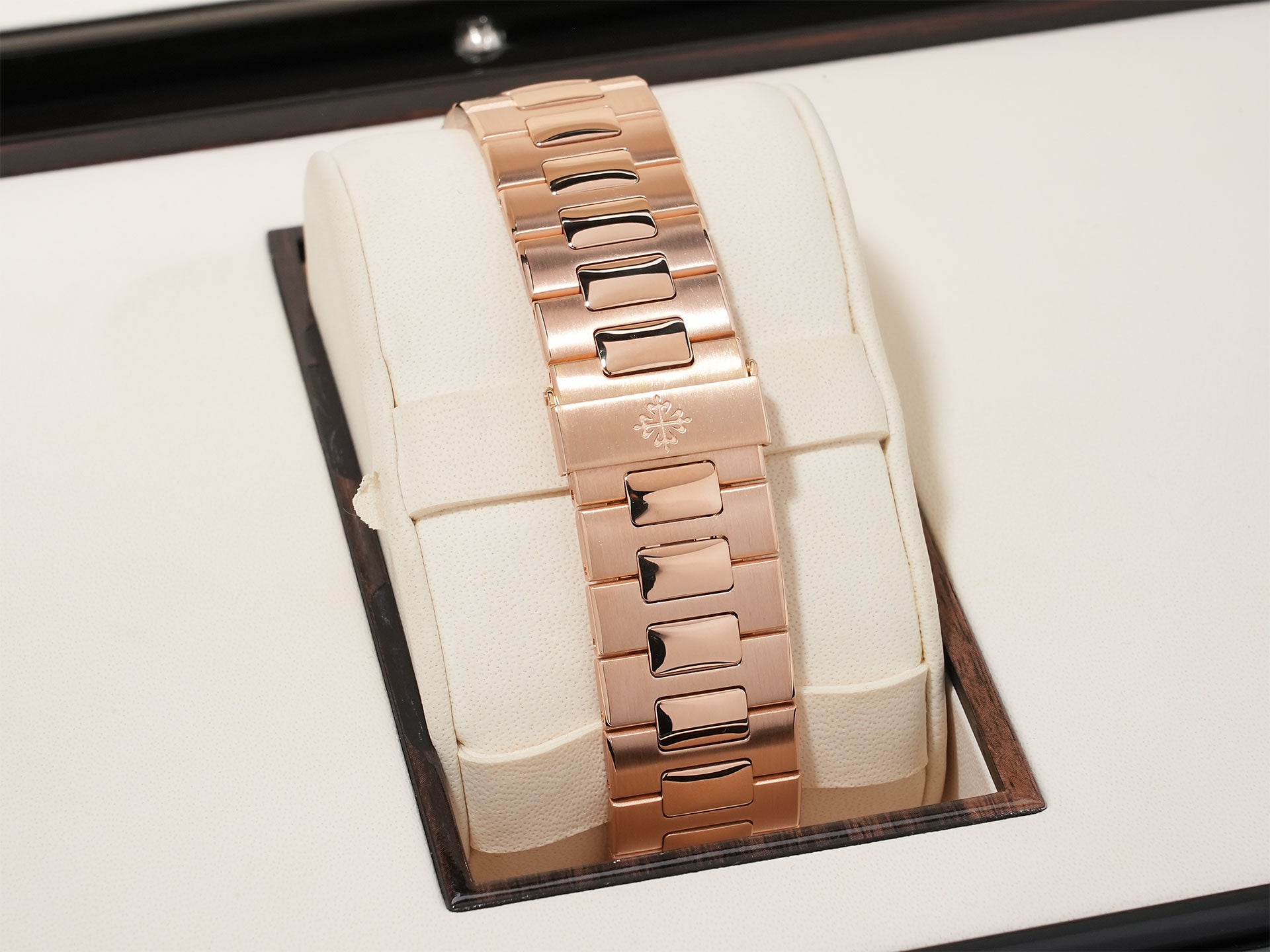 Patek Philippe Nautilus Chronograph Ref. 5980/1R-001 Rose Gold with Black Gradient Dial, Excellent Condition, hb5rk74t